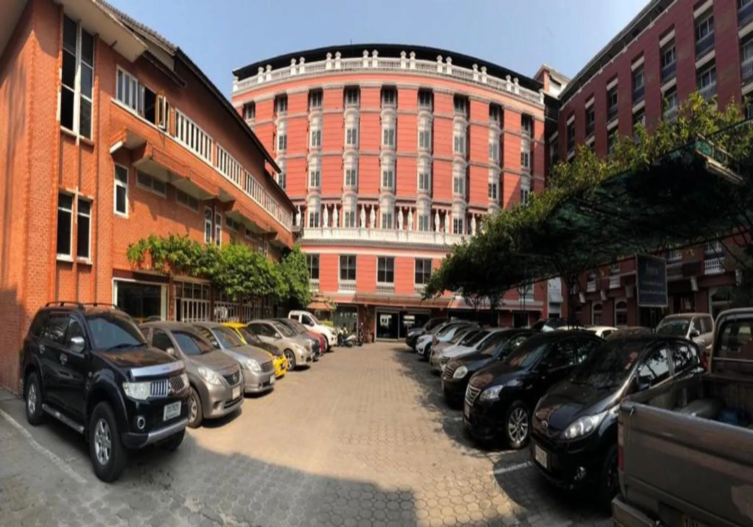 Facade/entrance in Suda Palace