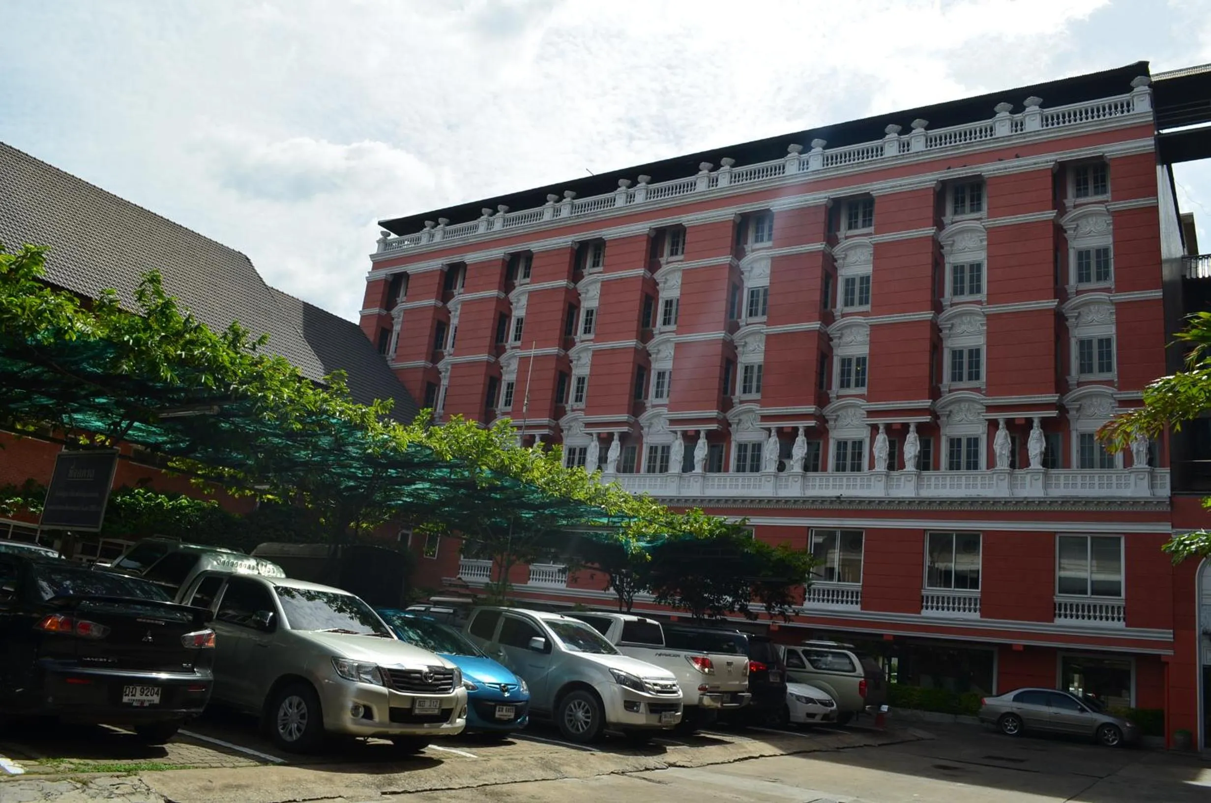 Property building in Suda Palace