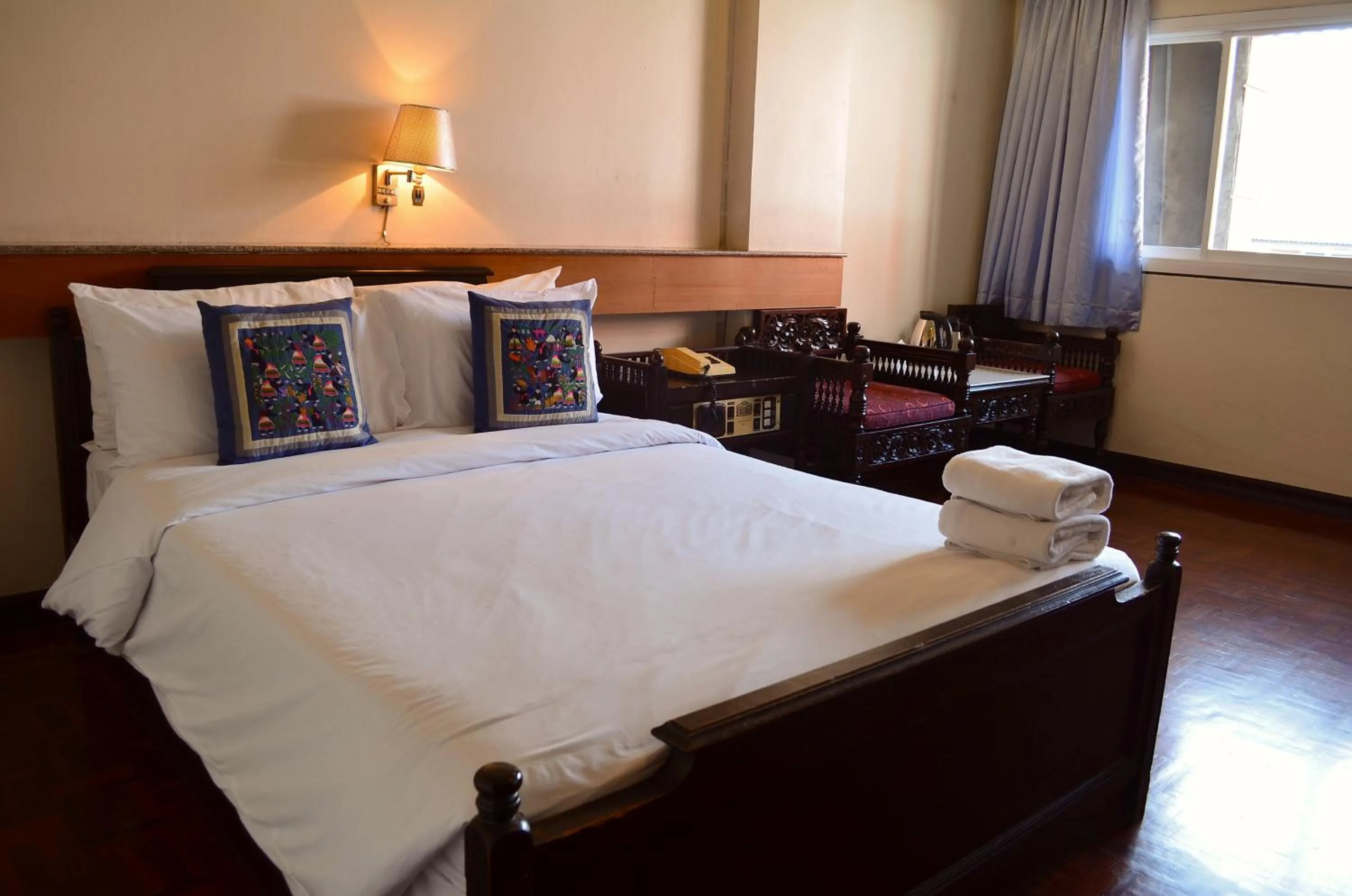 Photo of the whole room, Bed in Suda Palace