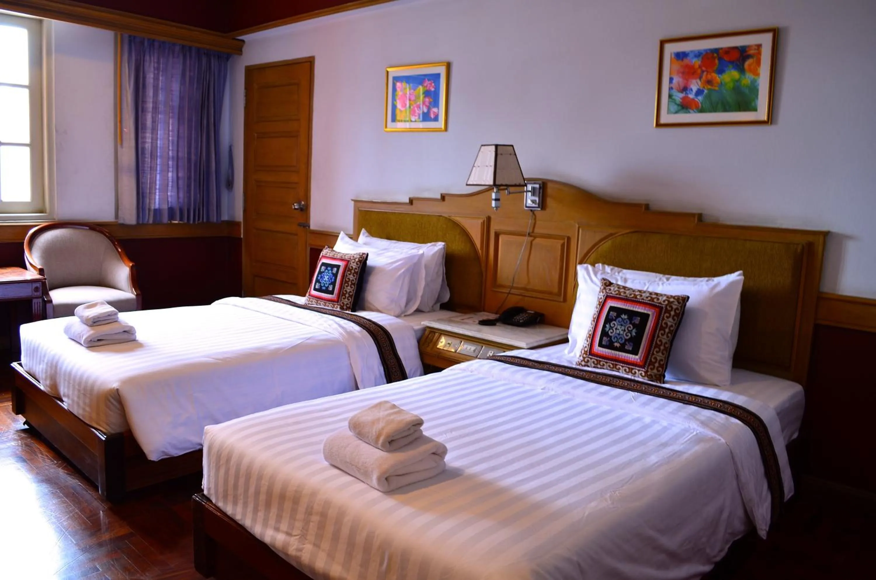 Photo of the whole room, Bed in Suda Palace