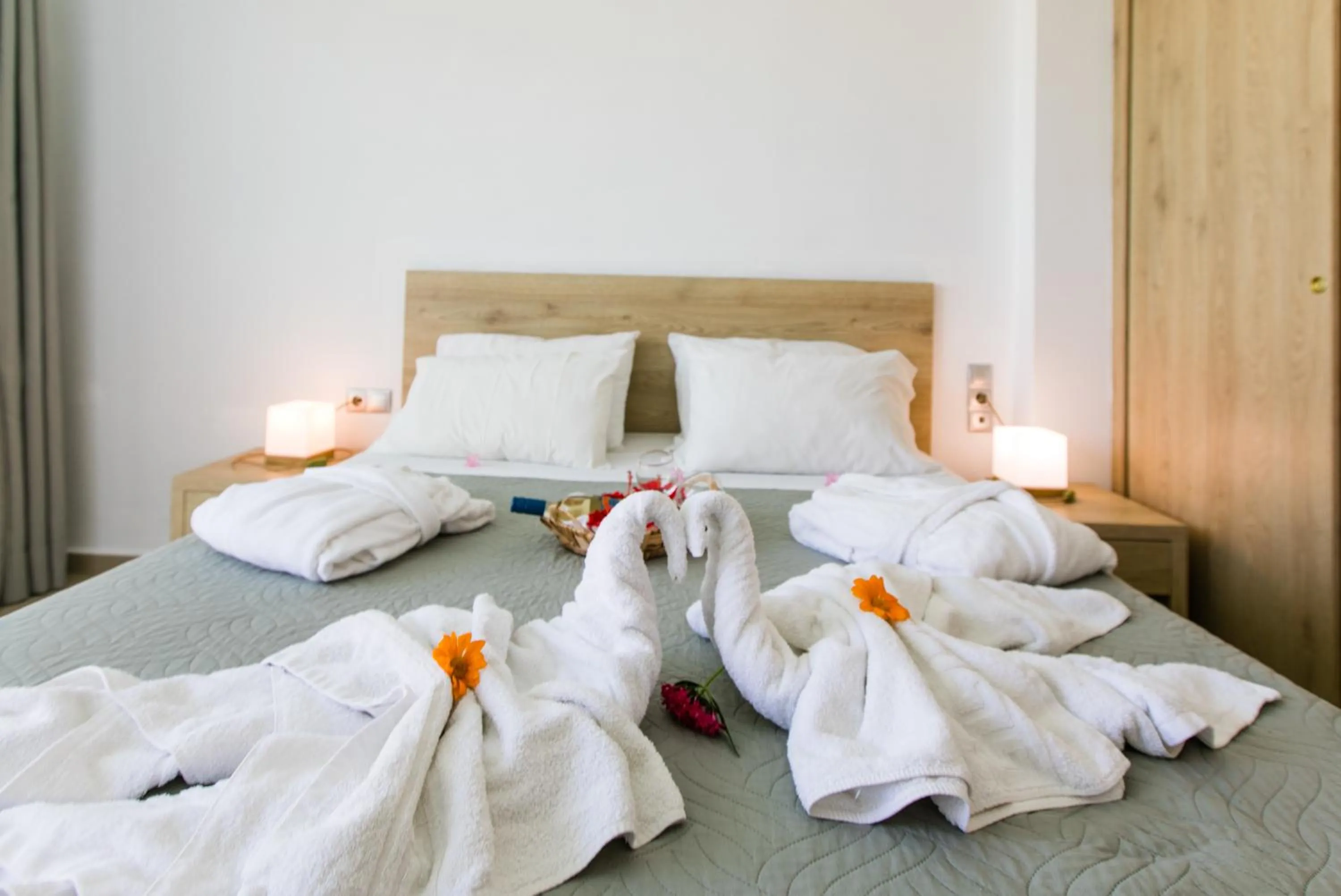 Photo of the whole room, Bed in Resol Hotel