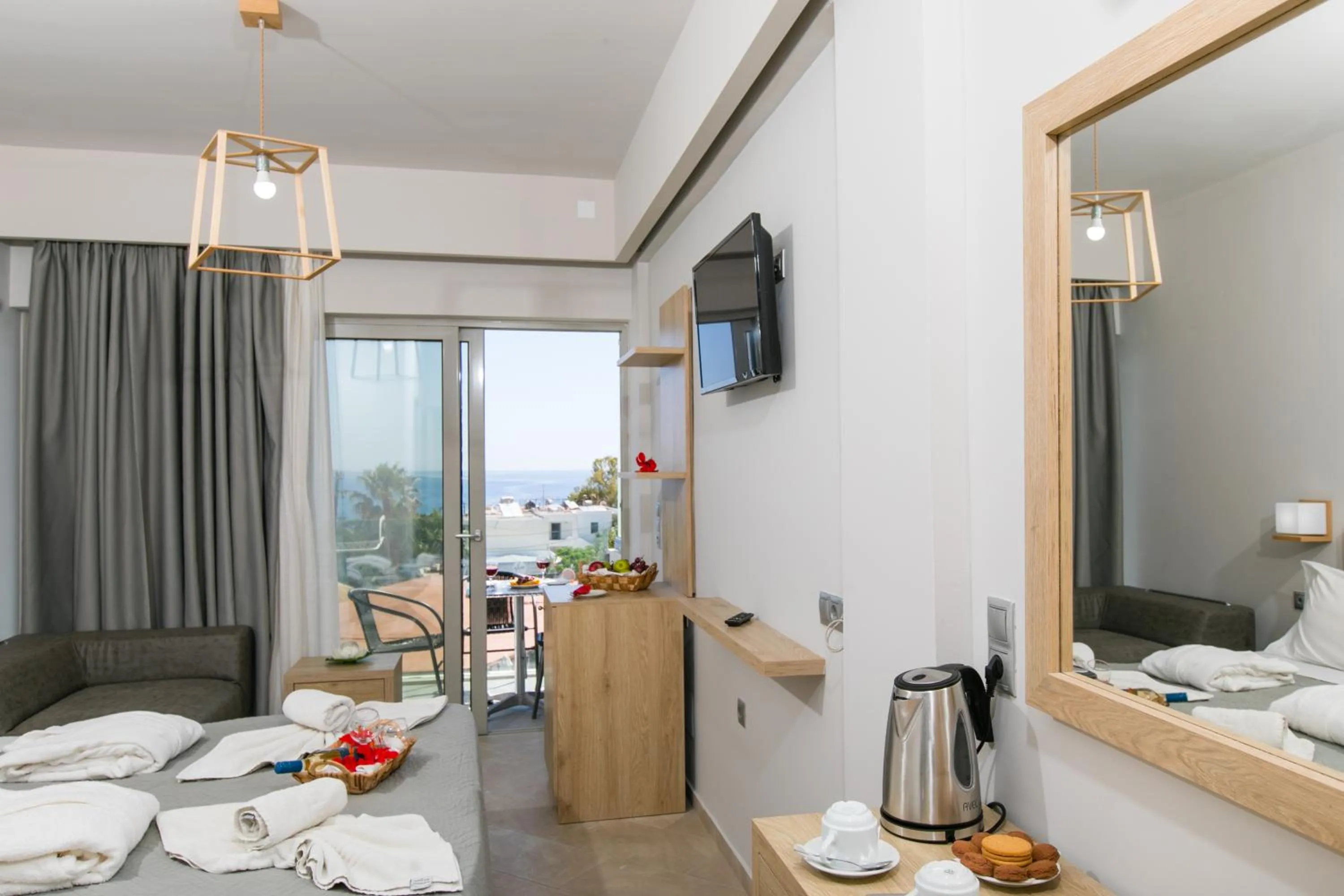 TV and multimedia, Bed in Resol Hotel