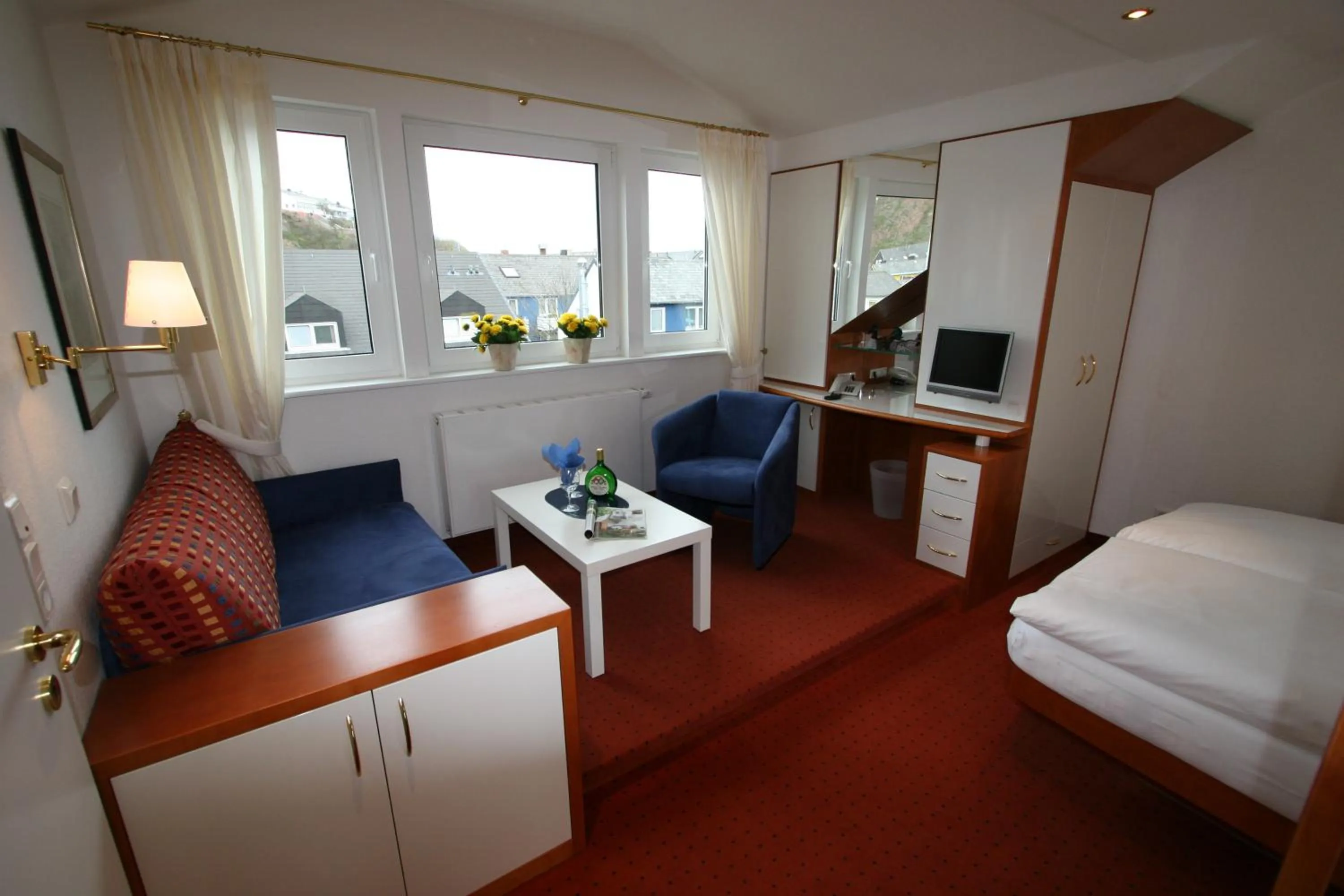 Photo of the whole room, Bed in Hanseat