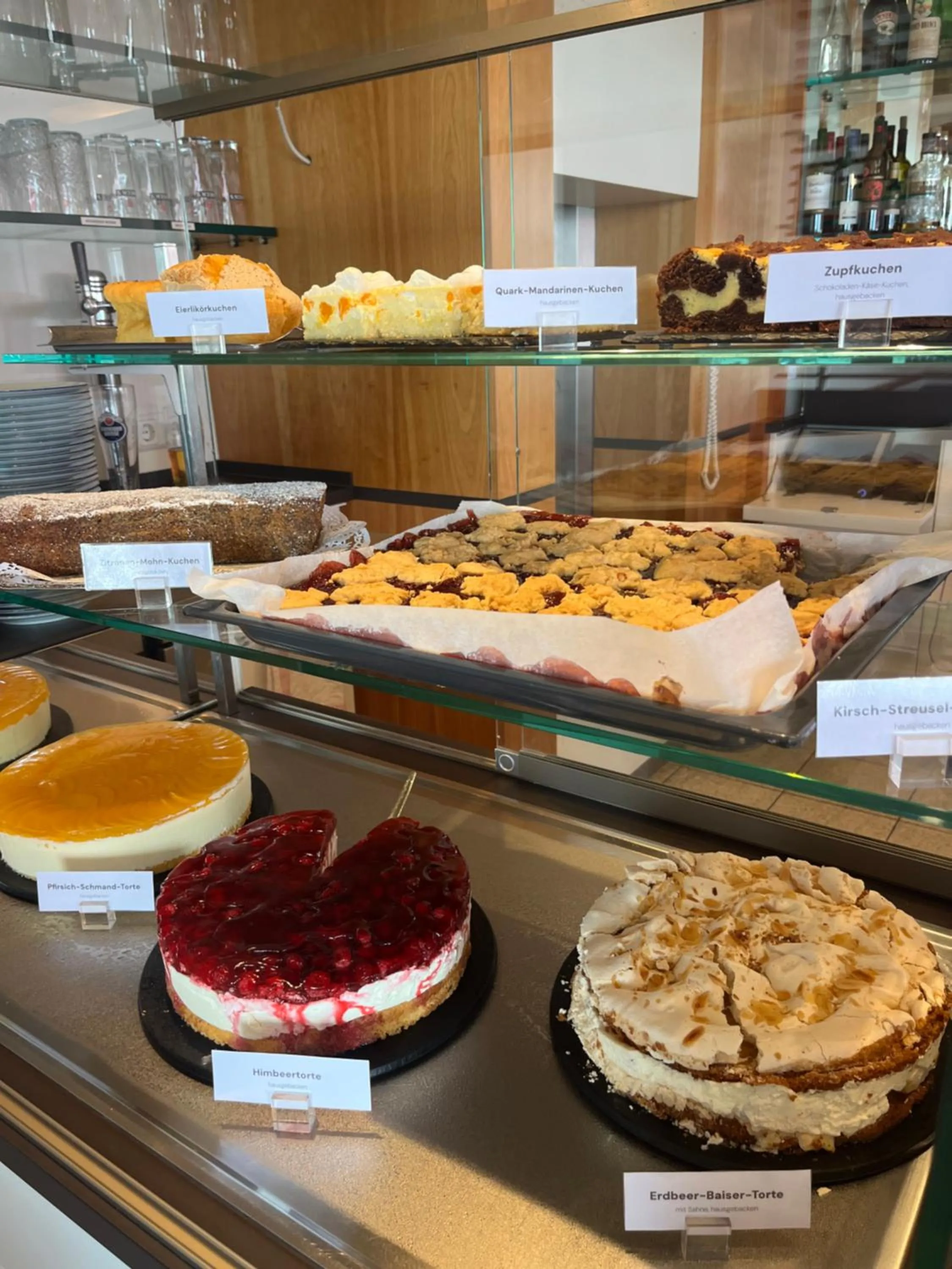 Restaurant/places to eat in Hanseat