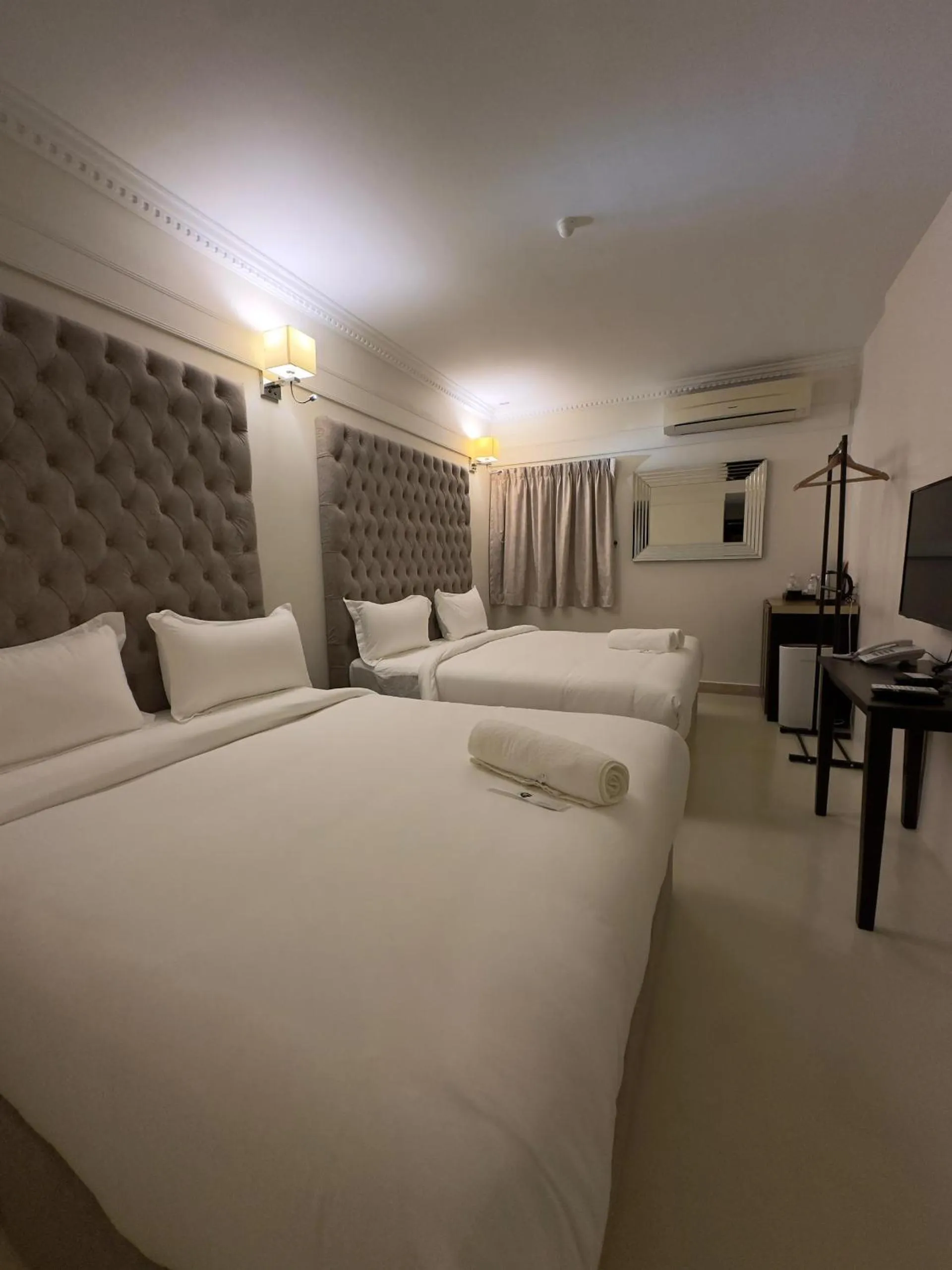 Deluxe King Room in Seriental Hotel I check in 3pm-11pm only