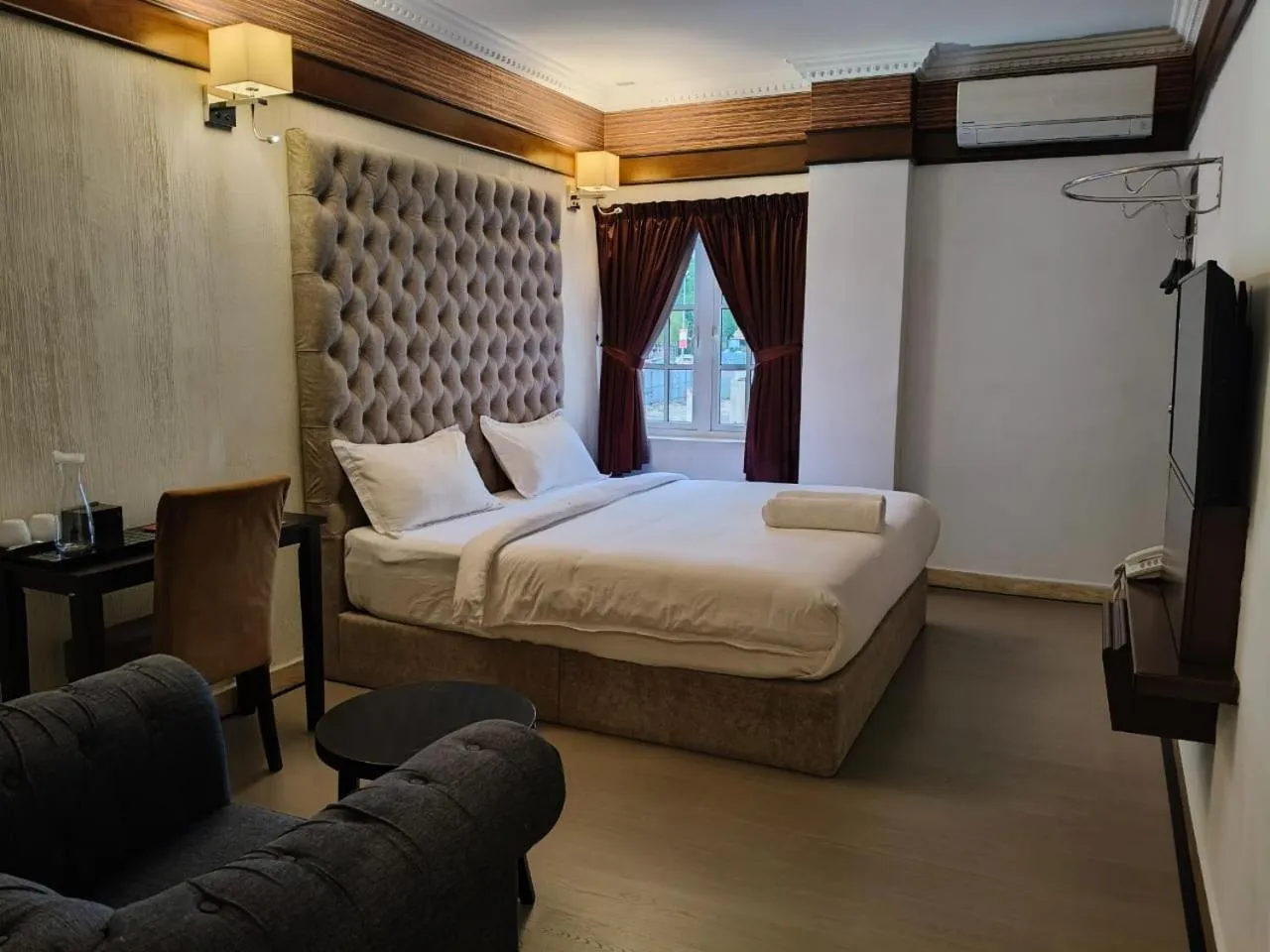 Bedroom, Bed in Seriental Hotel I check in 3pm-11pm only