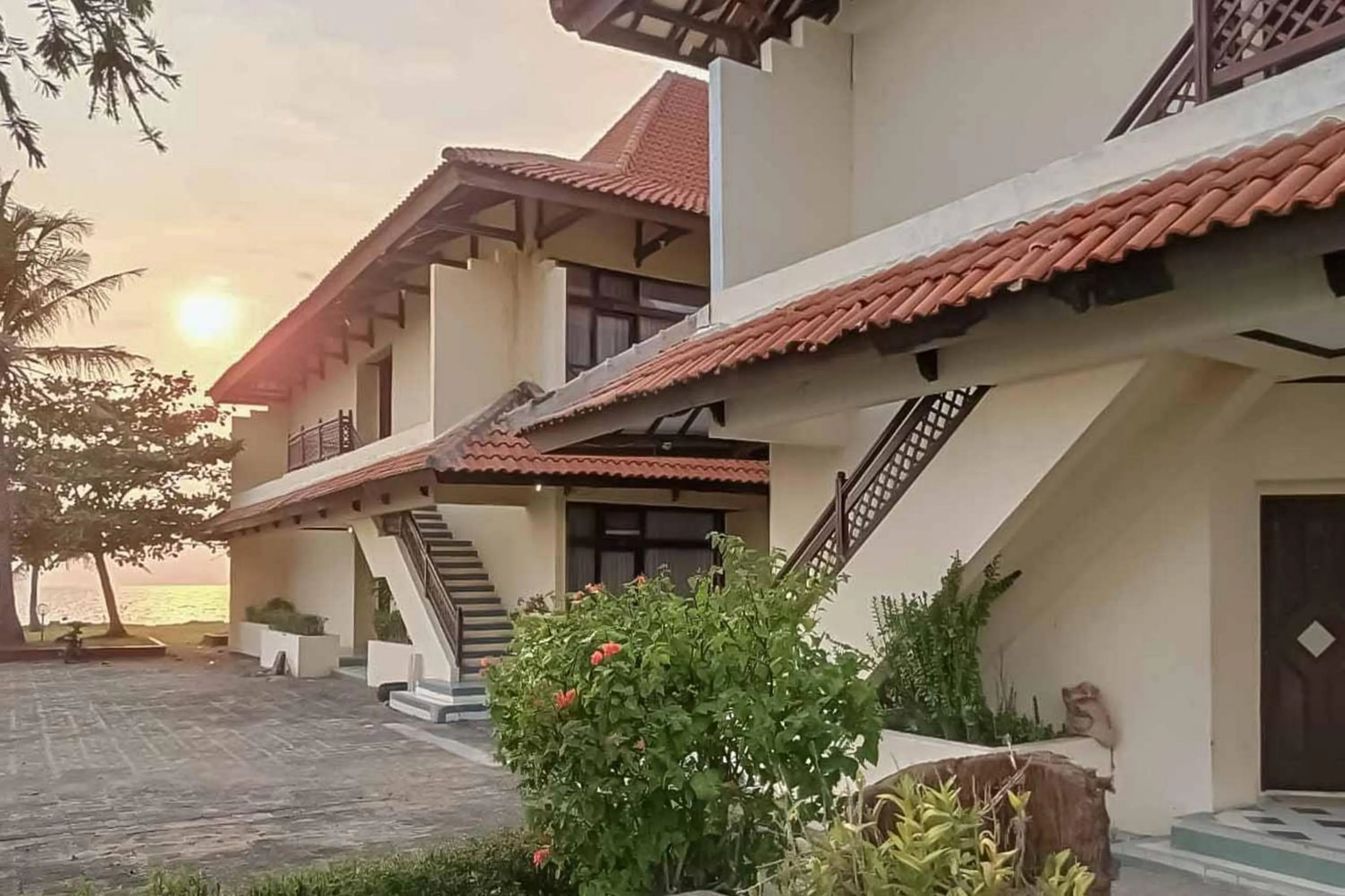 Property logo or sign in RedDoorz Plus near Tugu Mercusuar Anyer