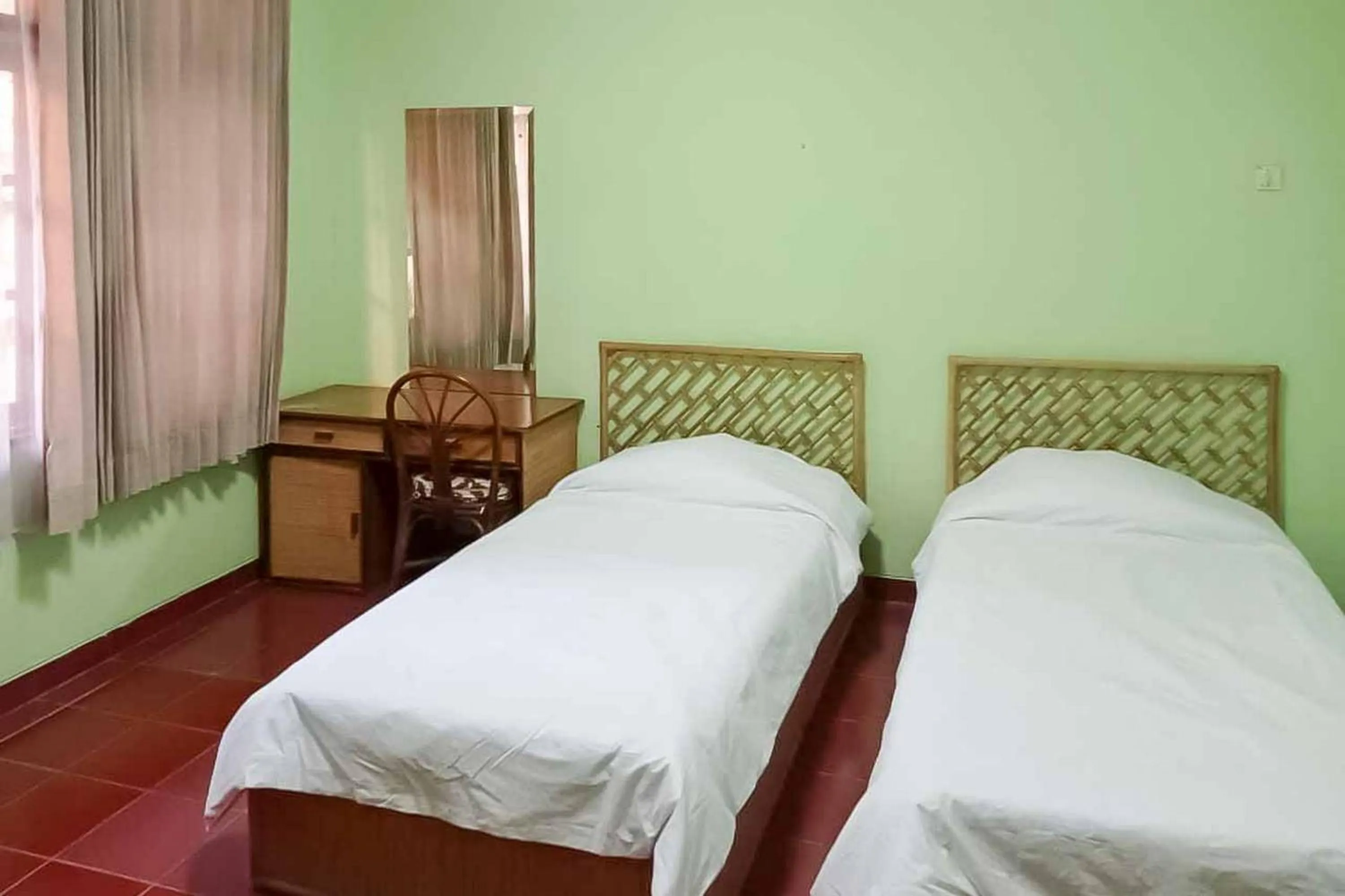 Bed in RedDoorz Plus near Tugu Mercusuar Anyer