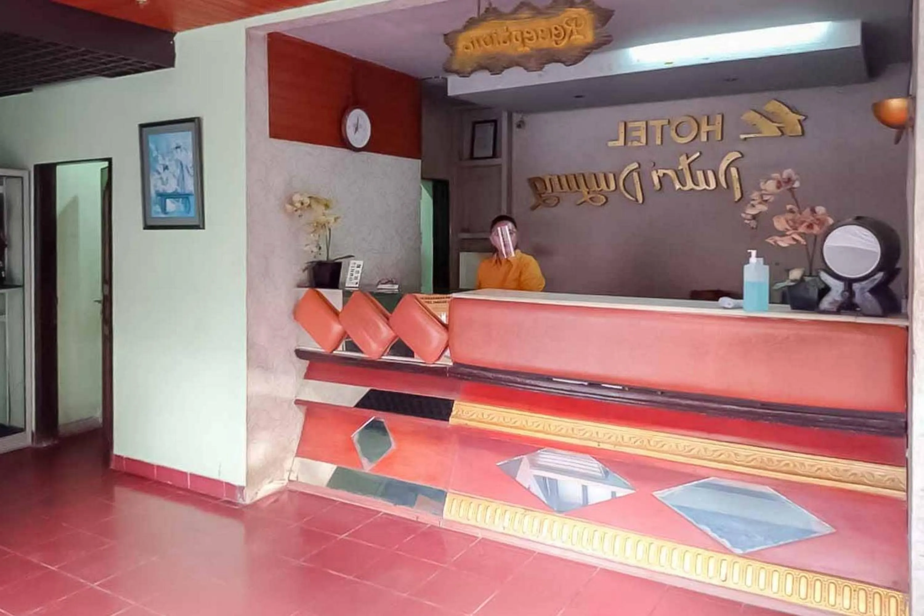 RedDoorz Plus near Tugu Mercusuar Anyer