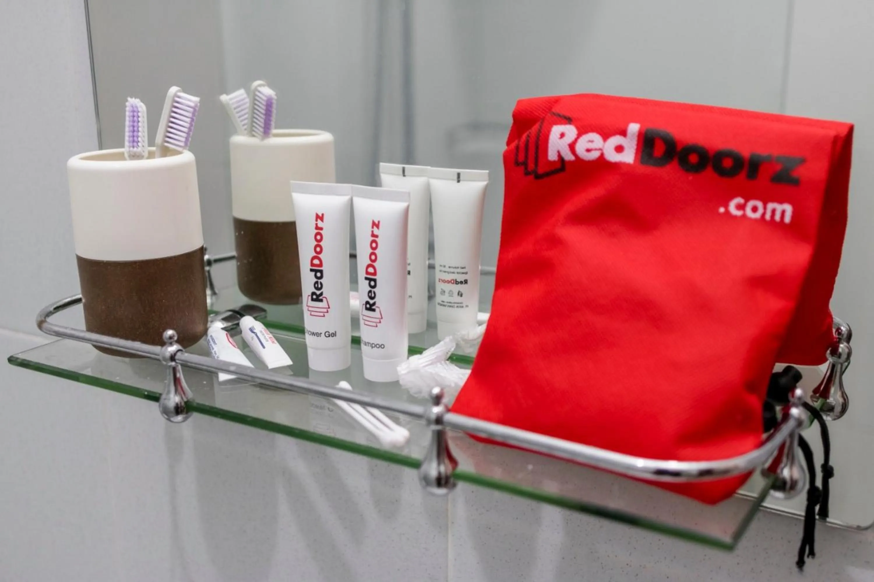 RedDoorz Plus near Tugu Mercusuar Anyer