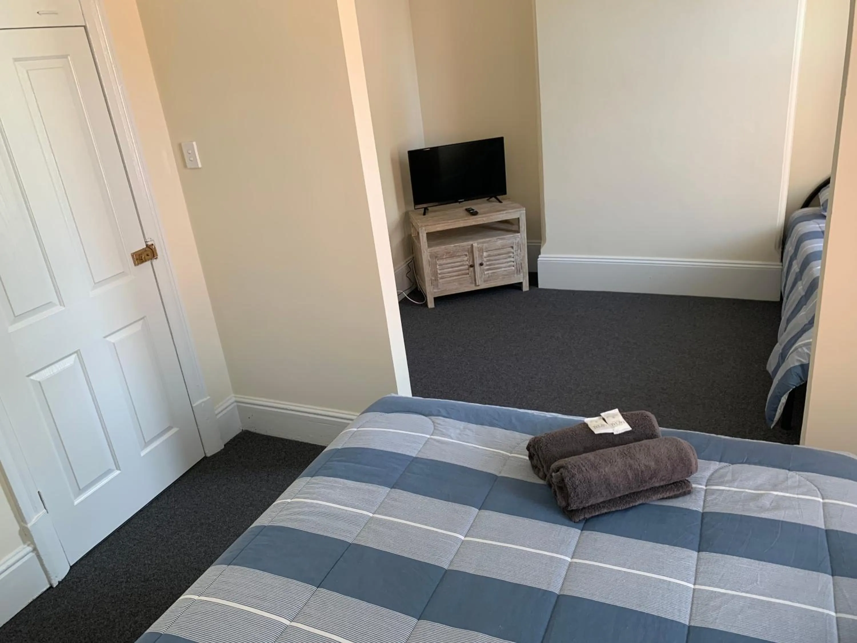 Photo of the whole room, Bed in Donnybrook Hotel WA