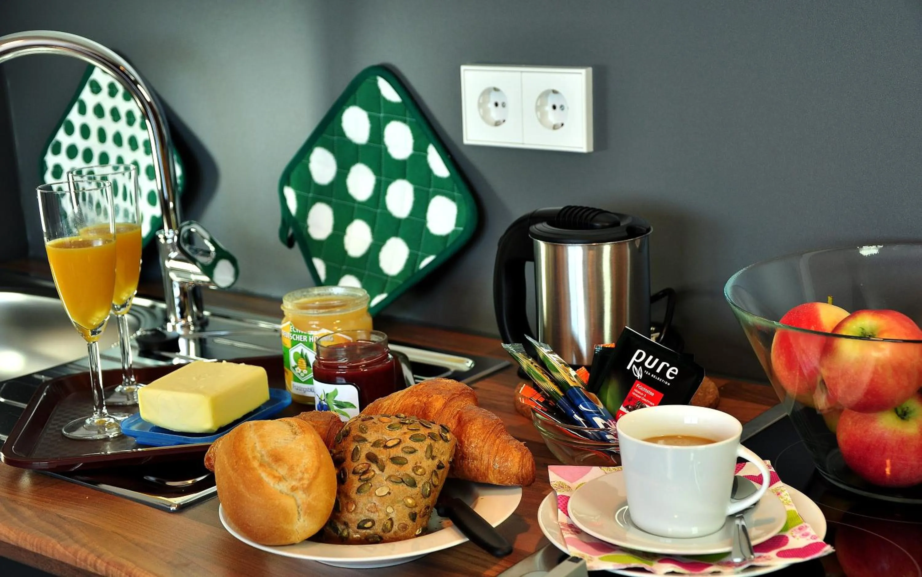 Coffee/tea facilities in Motel am Fürfelder Schloss