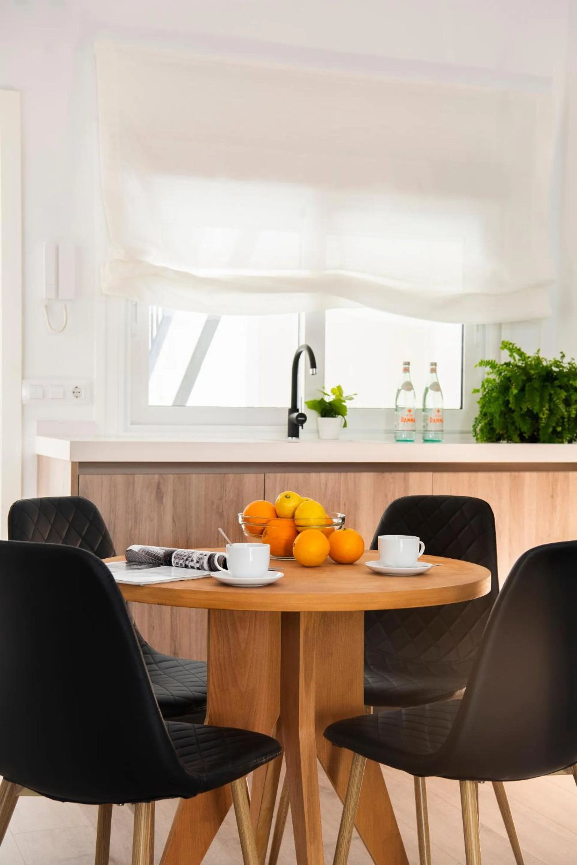 Kitchen or kitchenette in Casa Triana 1888 Suites by Época