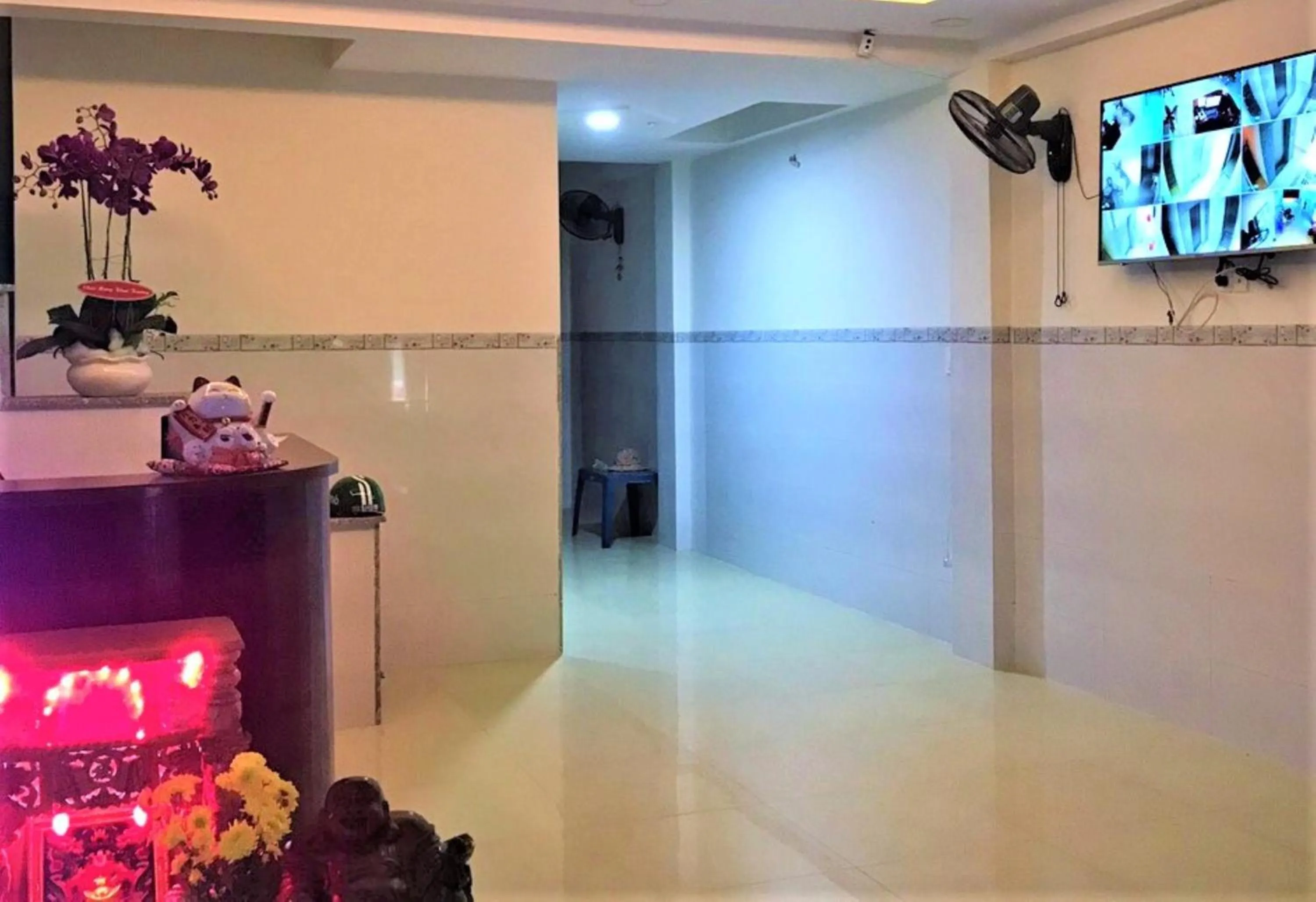 Communal lounge/ TV room in Dung Khanh Motel