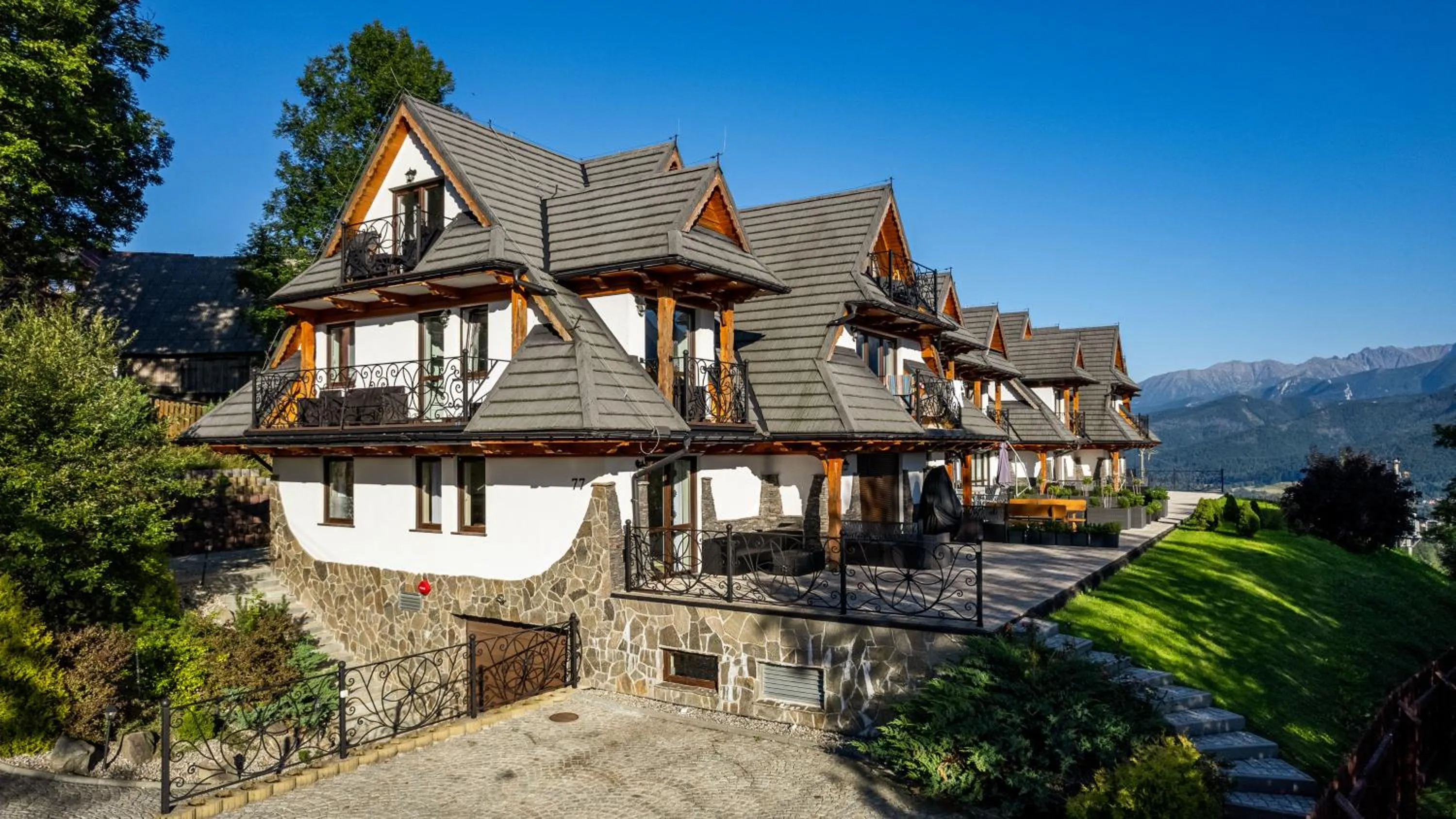 Property building in Kościelisko - Królewska, Sun & Snow