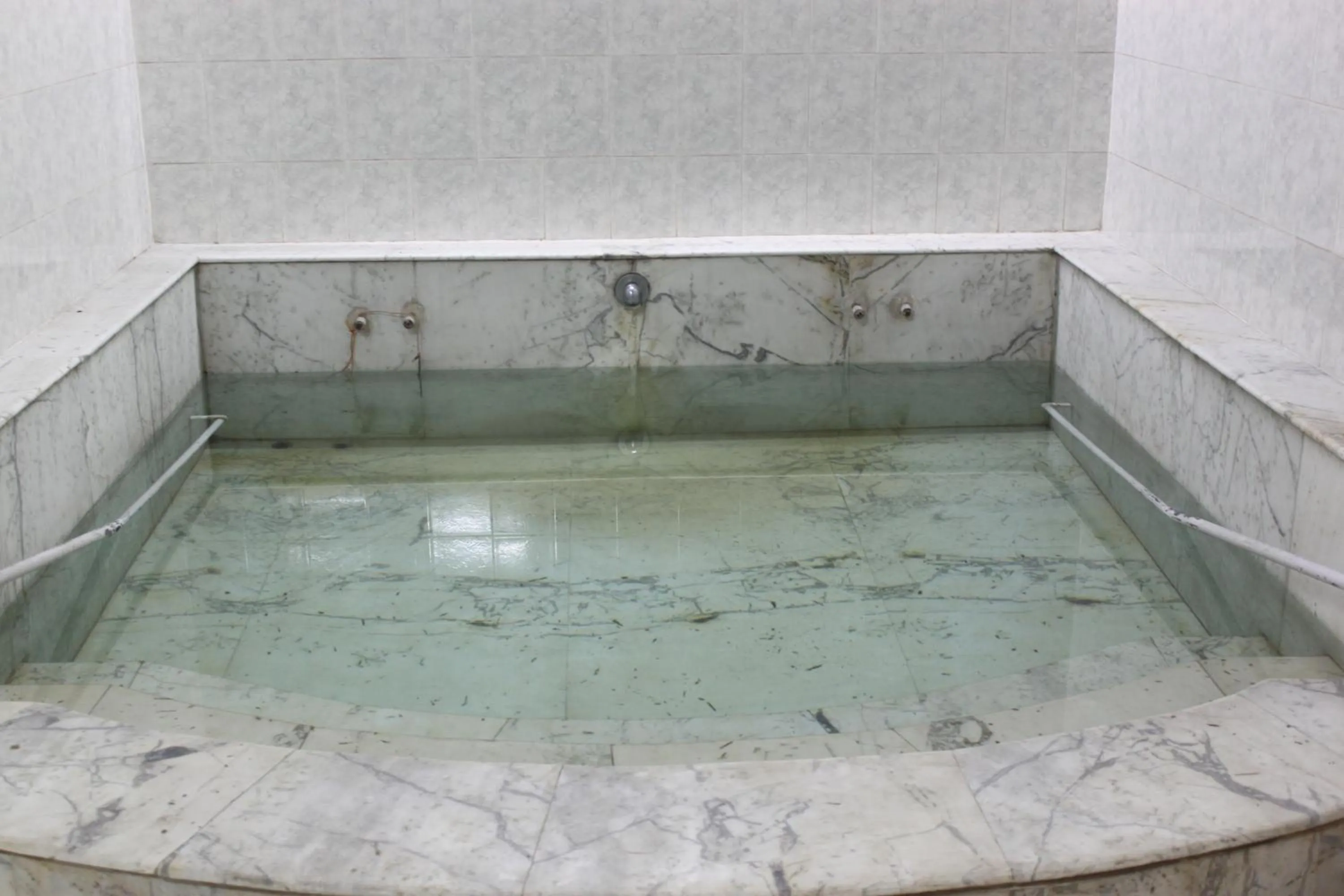 Hot Tub in Hotel Sujata