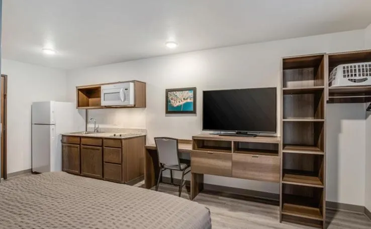 Photo of the whole room, Bed in WoodSpring Suites Novi Farmington