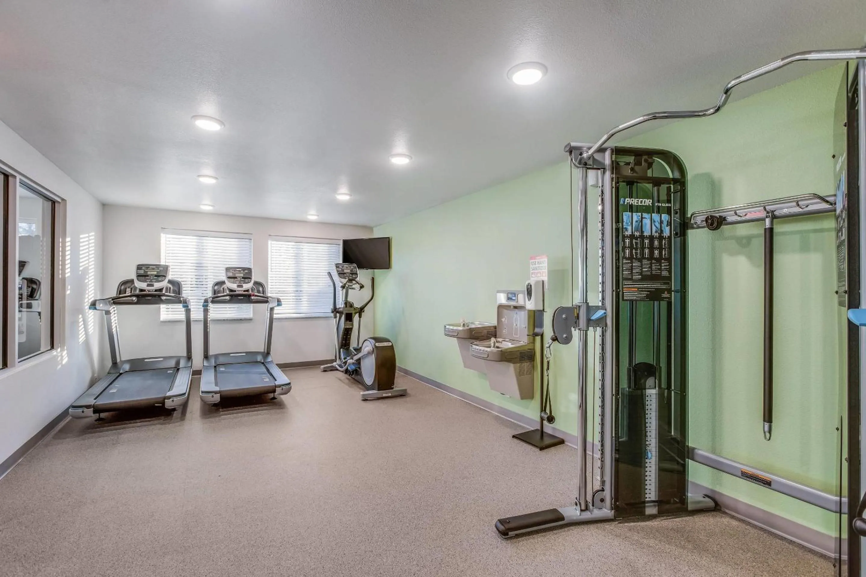 Fitness centre/facilities in WoodSpring Suites Novi Farmington