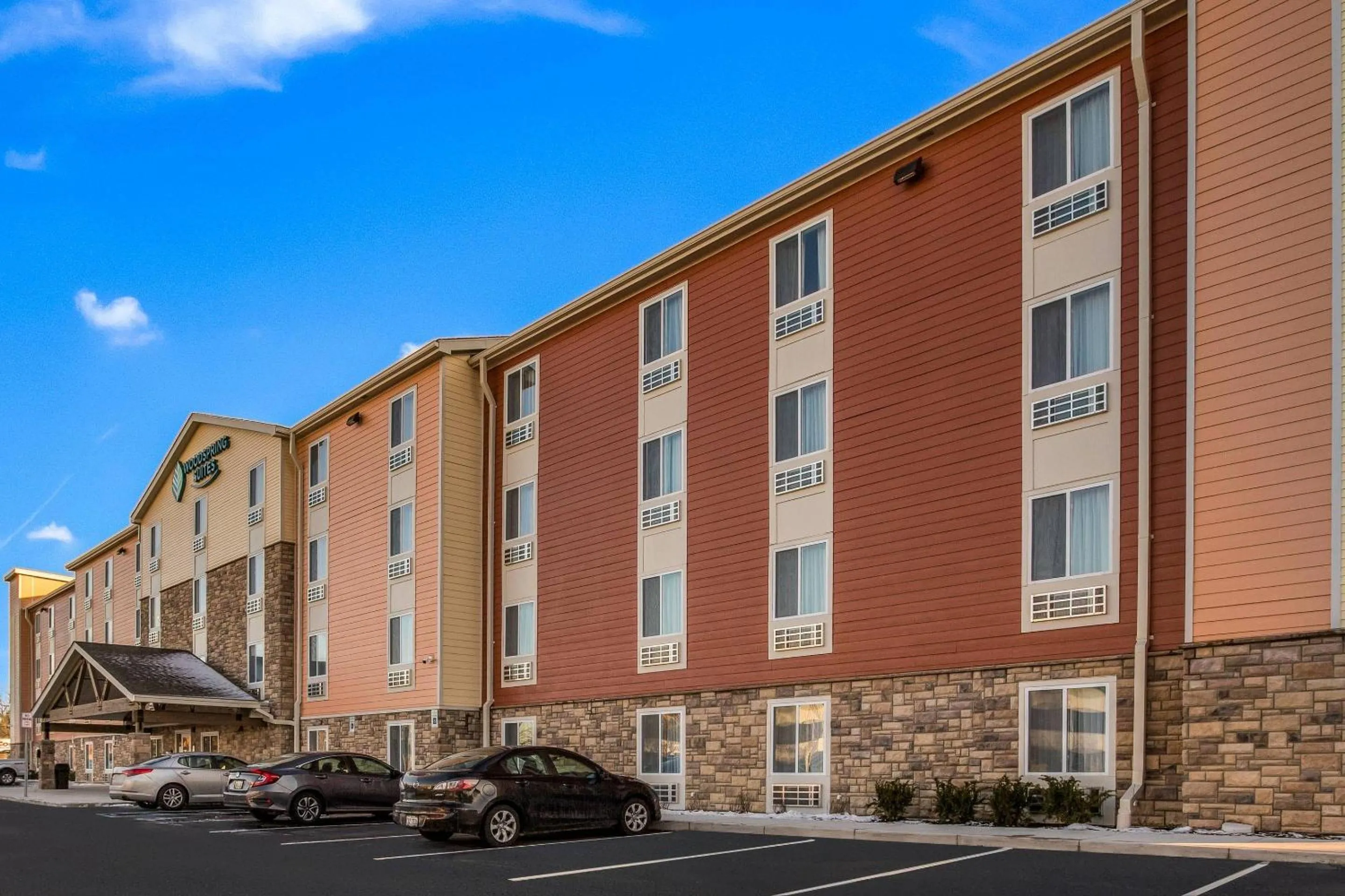 Property building in WoodSpring Suites Novi Farmington