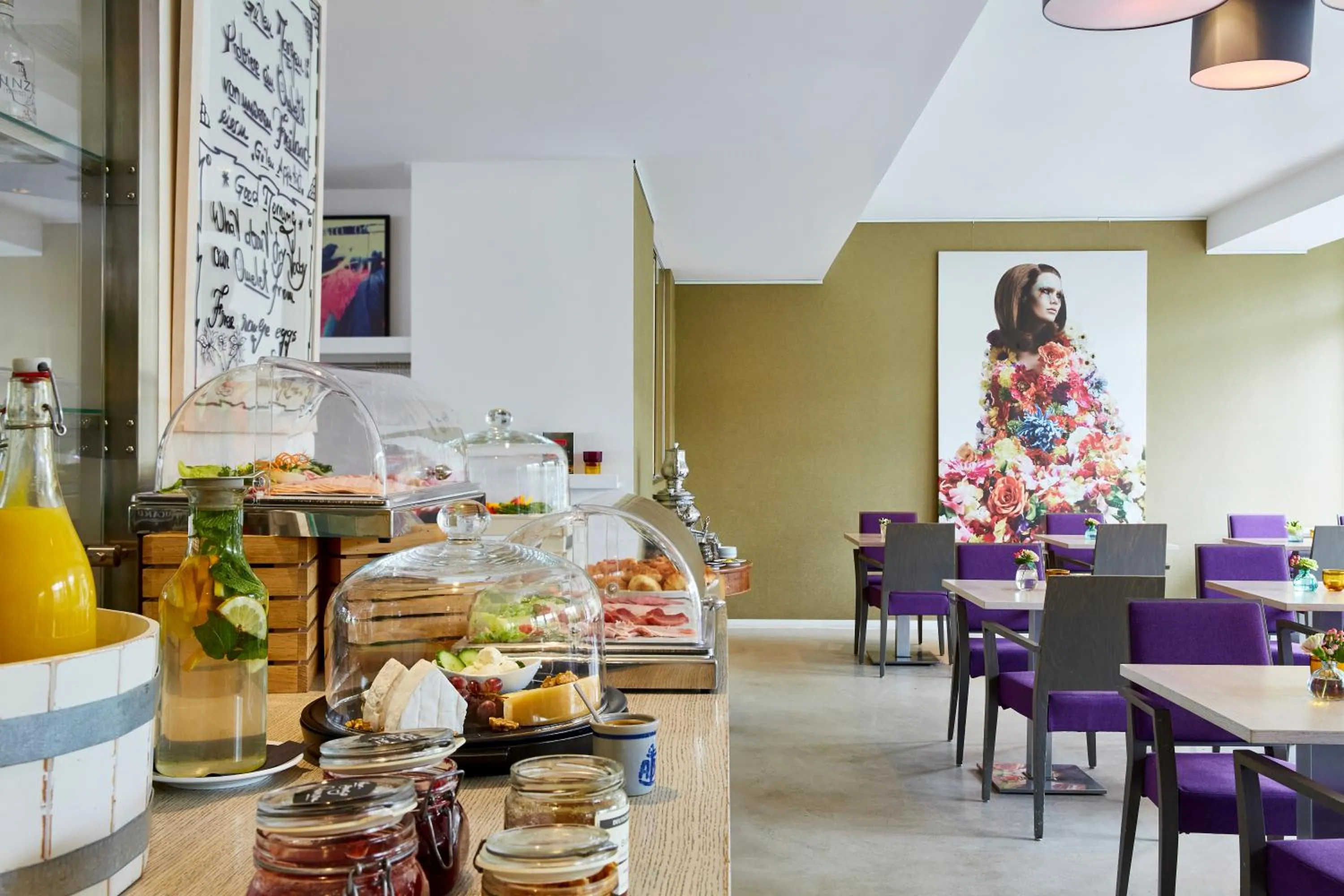 Restaurant/places to eat in Hotel Indigo - Dusseldorf - Victoriaplatz by IHG