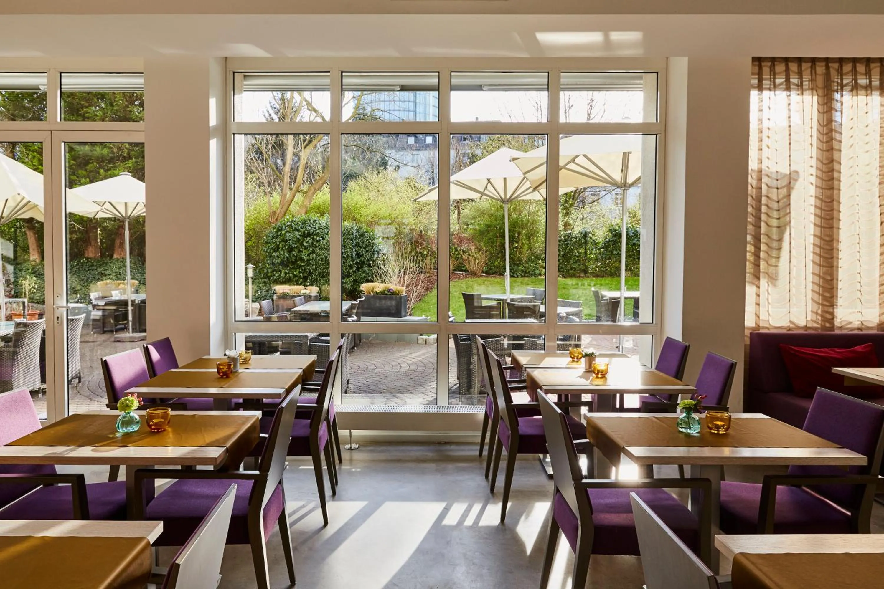 Restaurant/places to eat in Hotel Indigo - Dusseldorf - Victoriaplatz by IHG