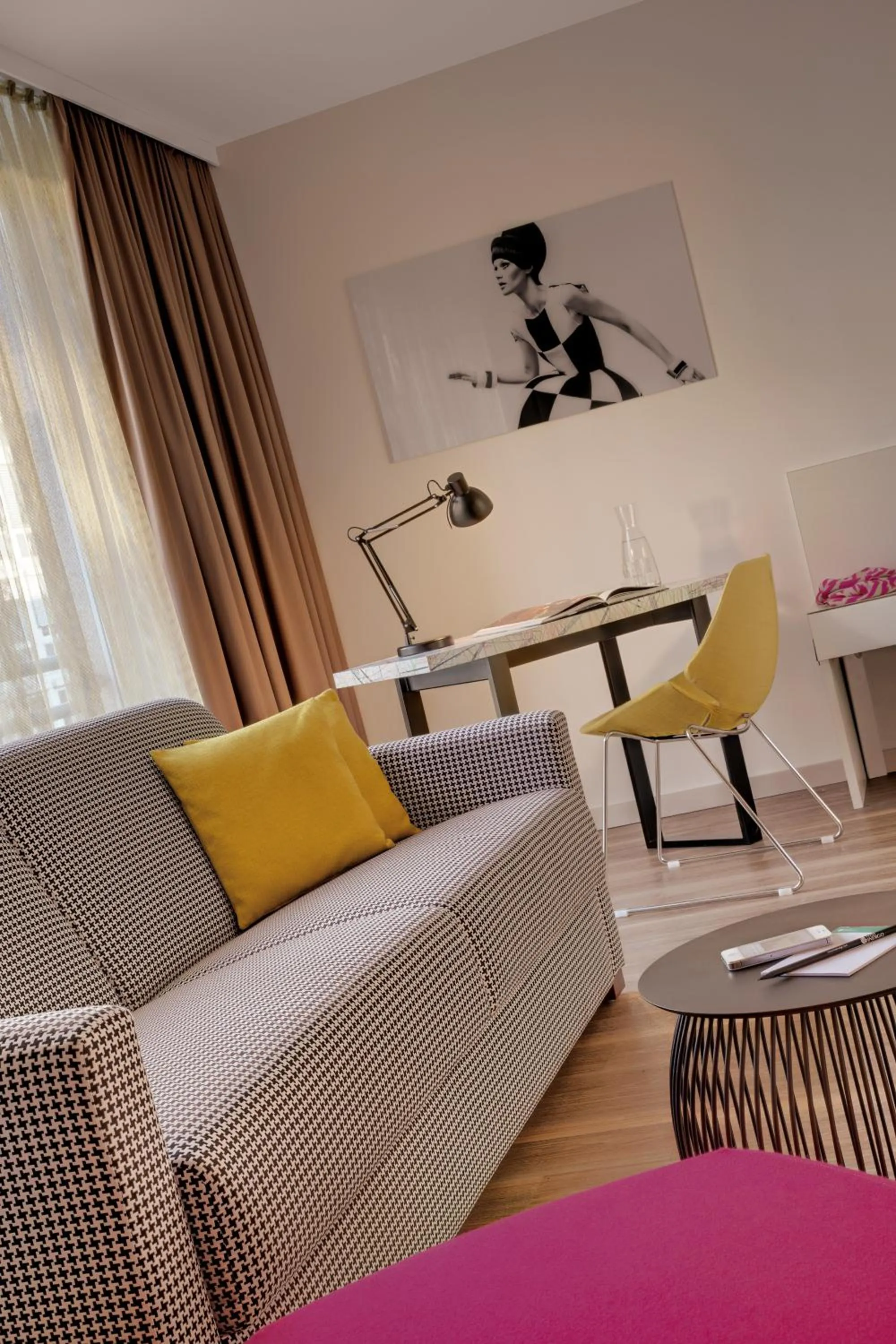Living room in Hotel Indigo - Dusseldorf - Victoriaplatz by IHG