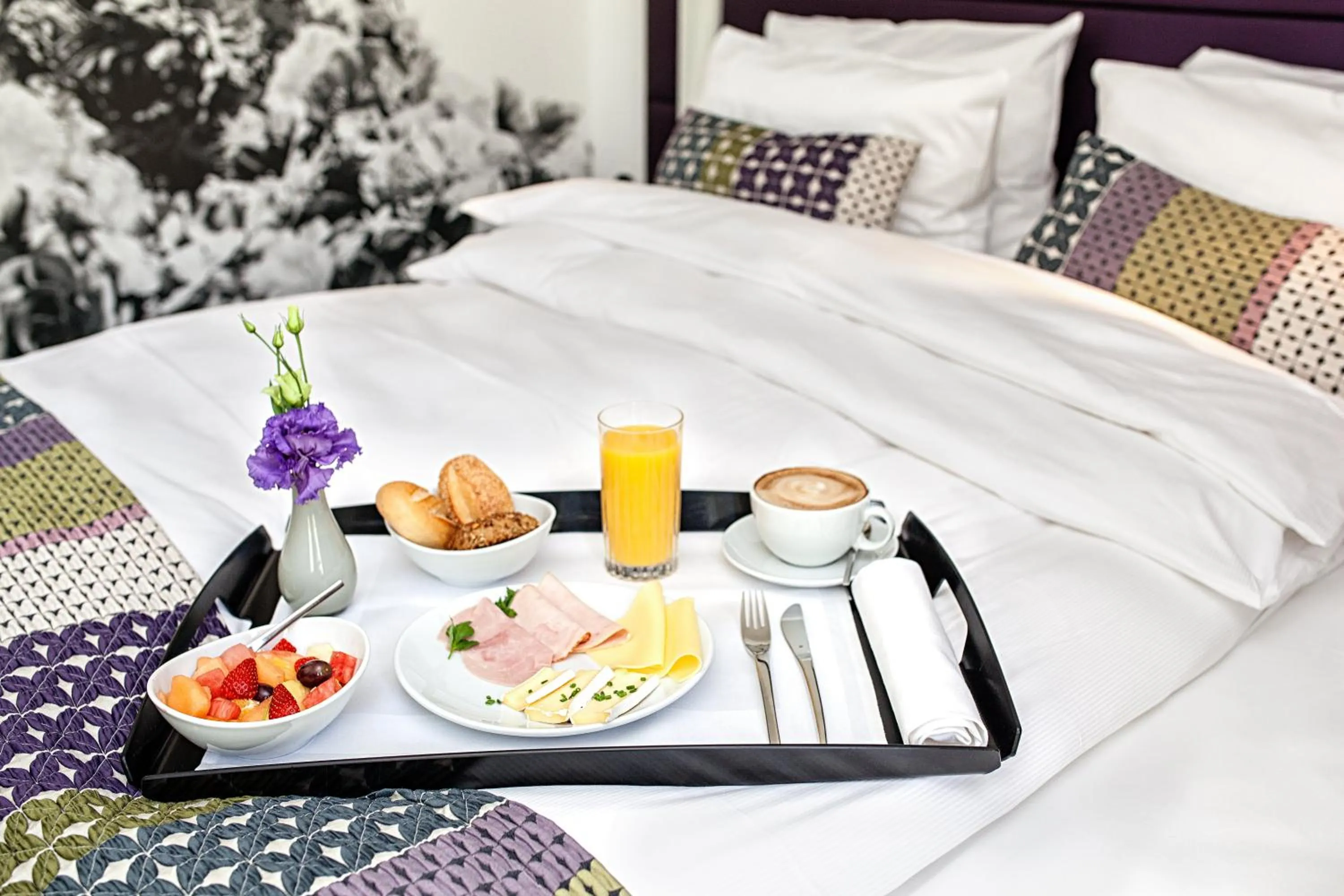 Photo of the whole room, Bed in Hotel Indigo - Dusseldorf - Victoriaplatz by IHG