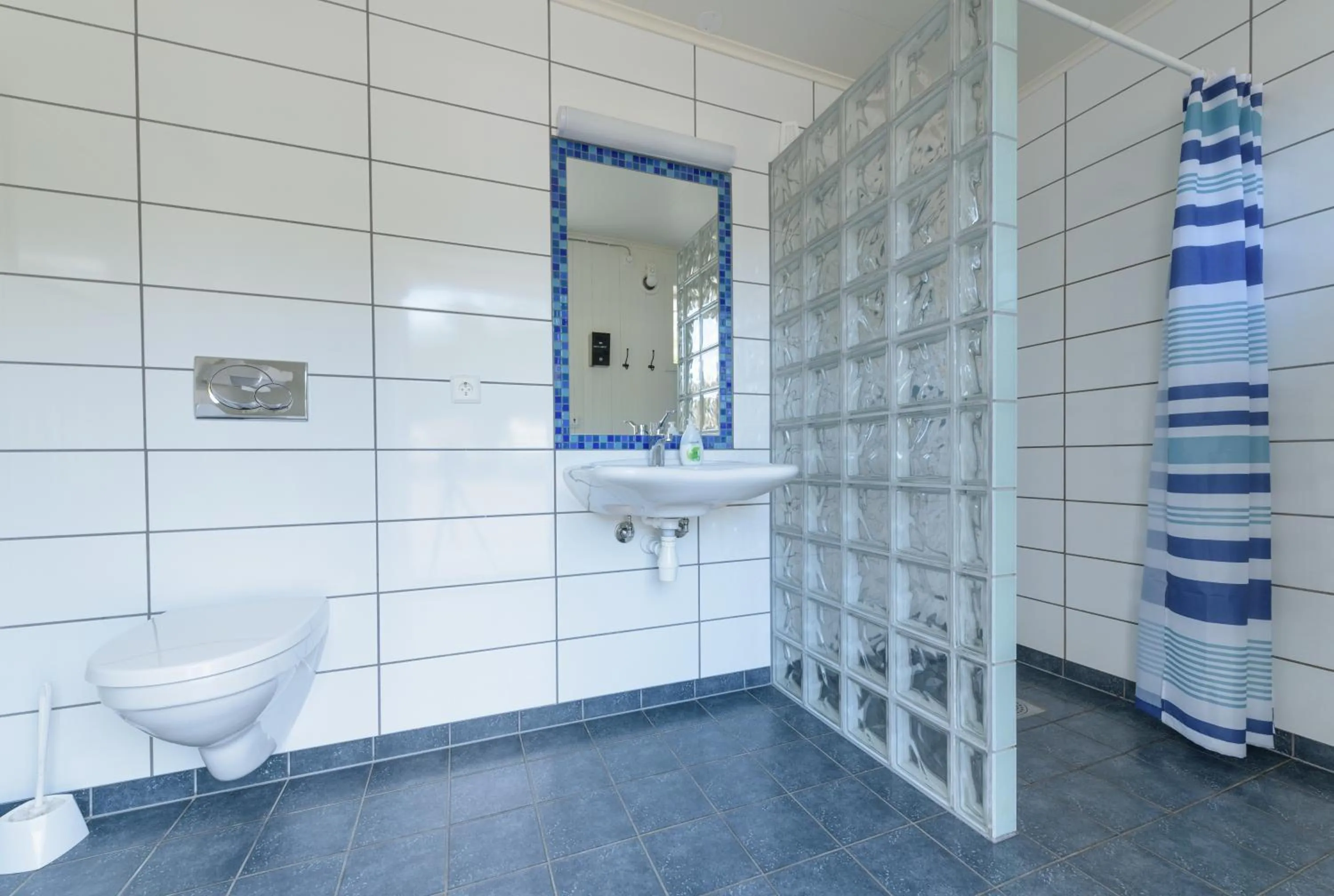 Shower in Kabelvåg Feriehus & Camping