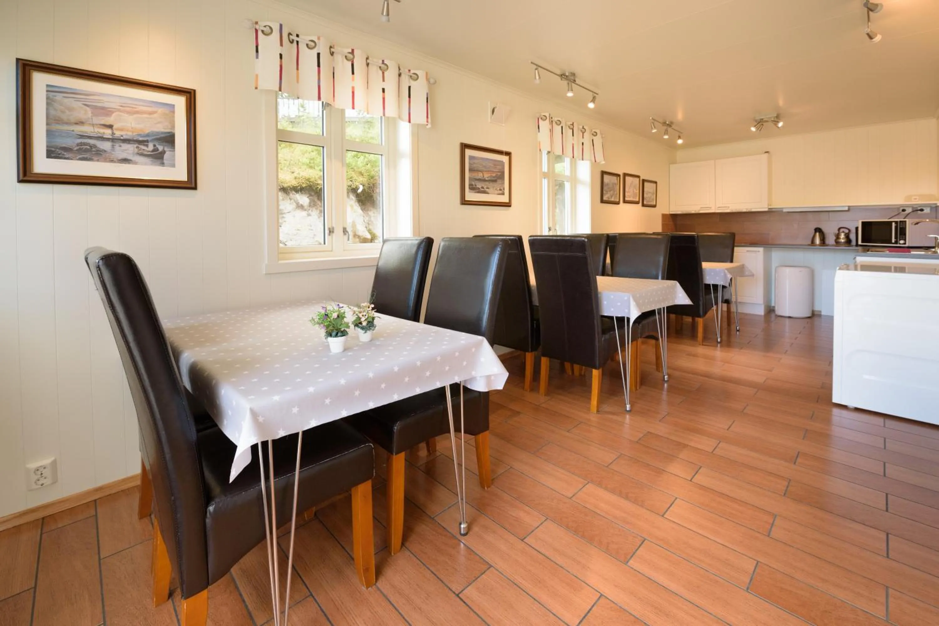 Kitchen or kitchenette in Kabelvåg Feriehus & Camping