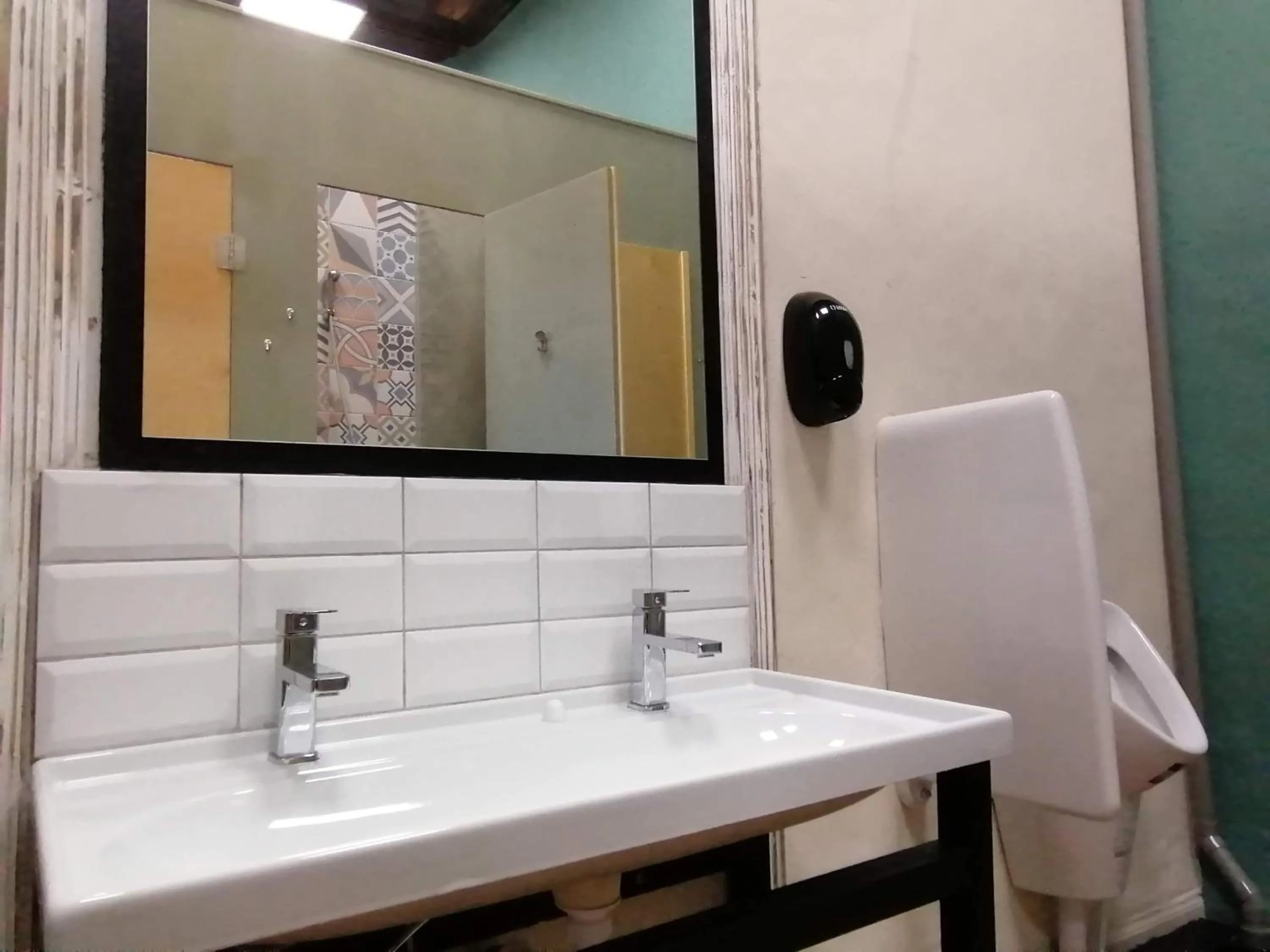 Bathroom in Le Mat Hostel