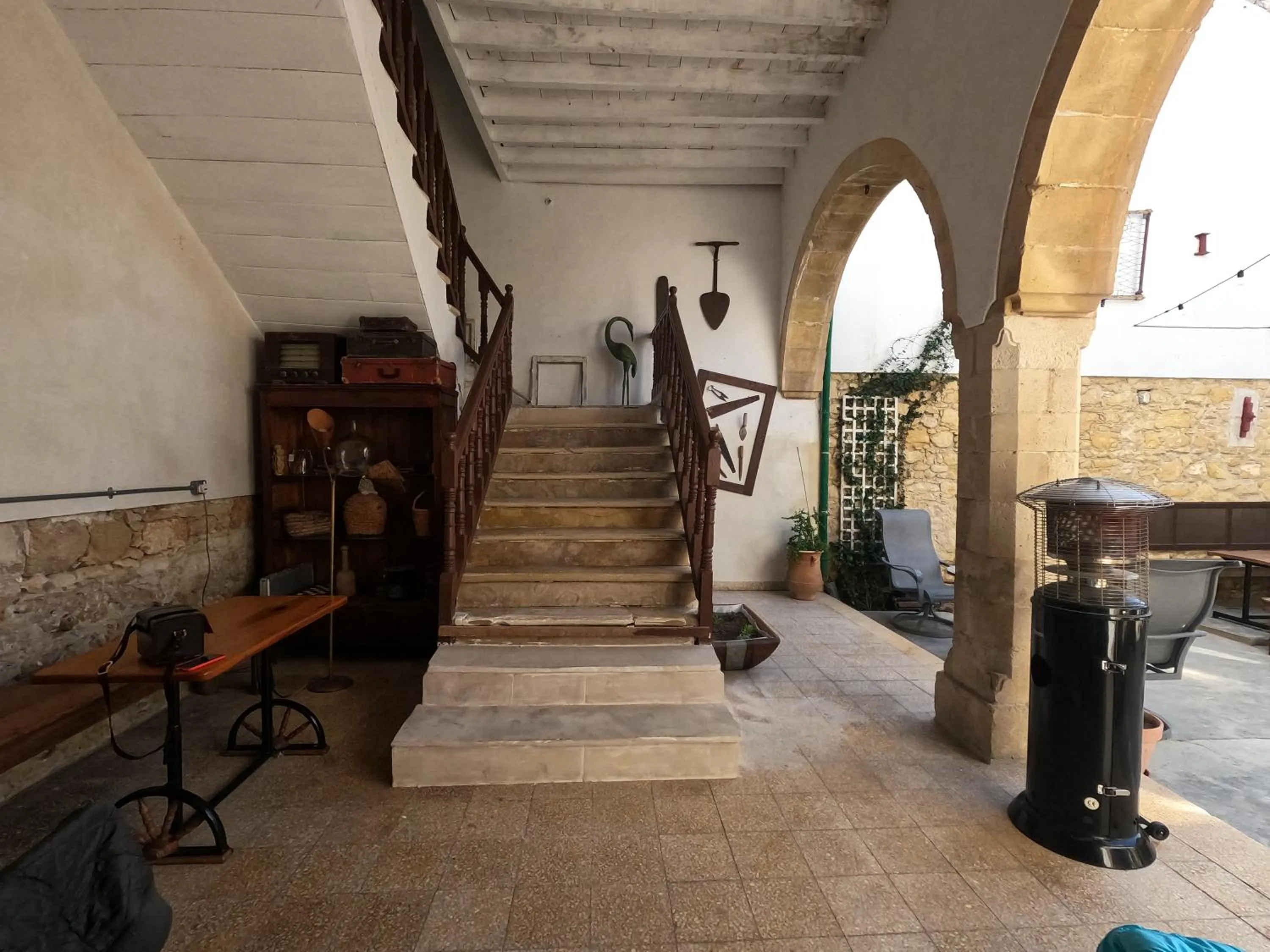 Inner courtyard view in Le Mat Hostel