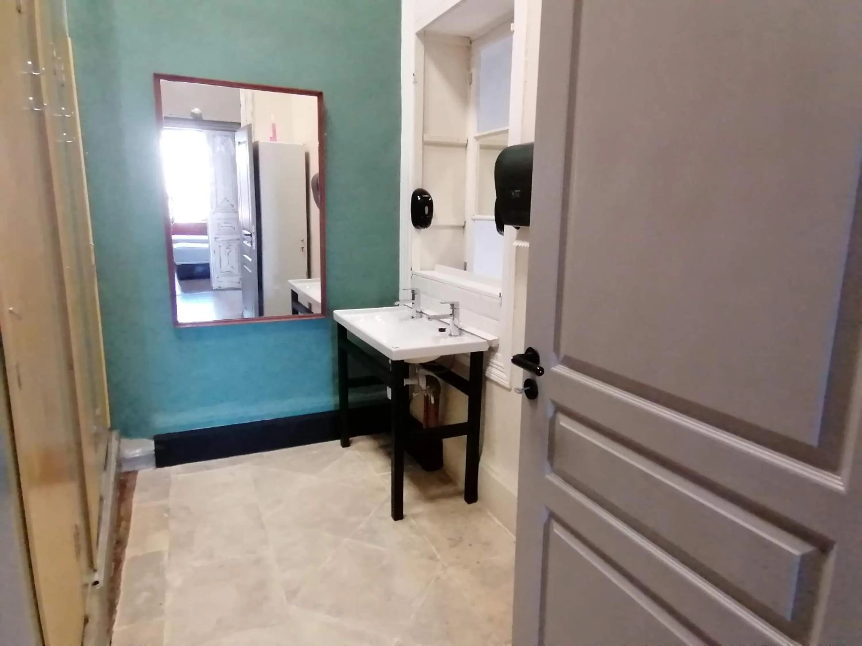 Bathroom in Le Mat Hostel