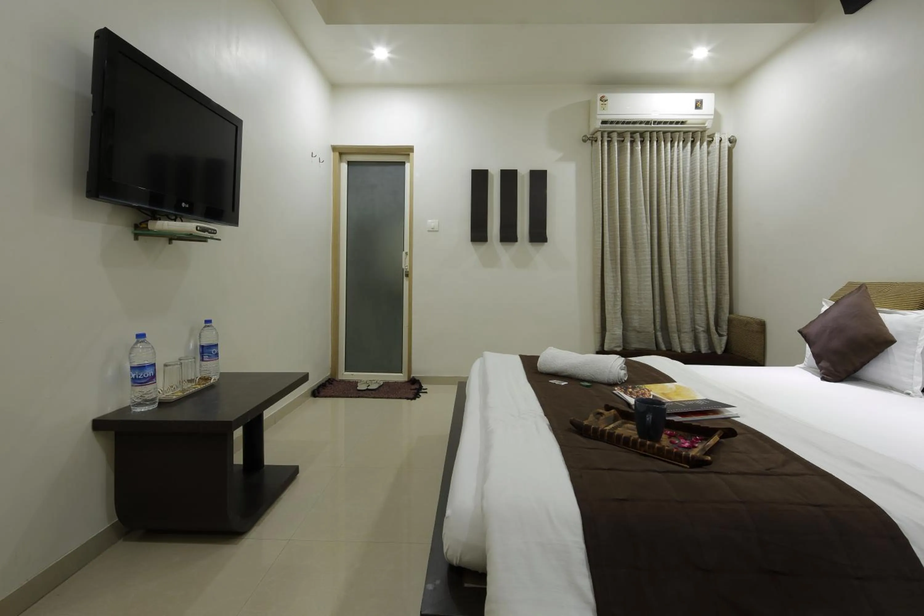 Photo of the whole room, Bed in Hotel Volga