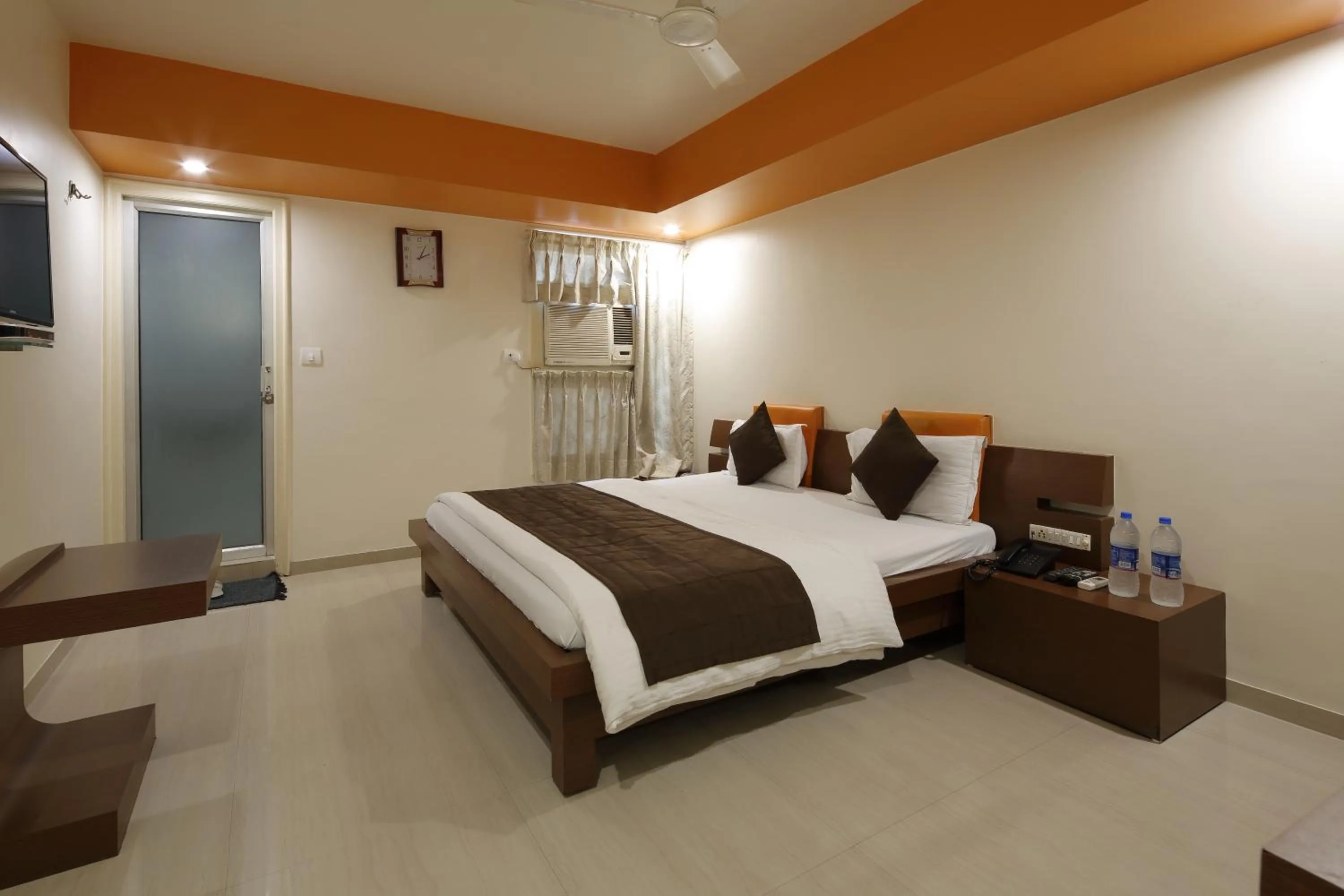 Photo of the whole room, Bed in Hotel Volga