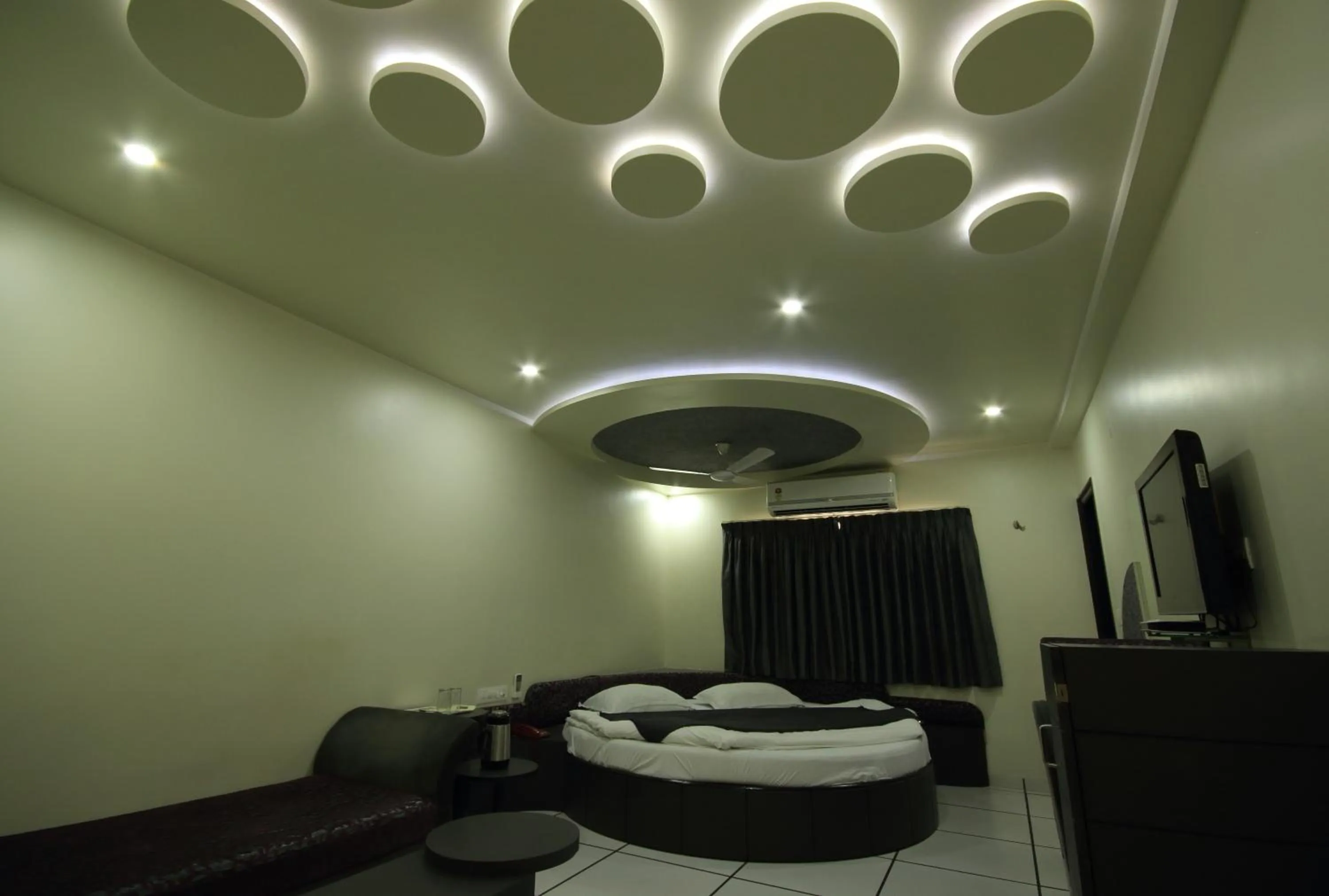 Photo of the whole room, Bed in Hotel Volga