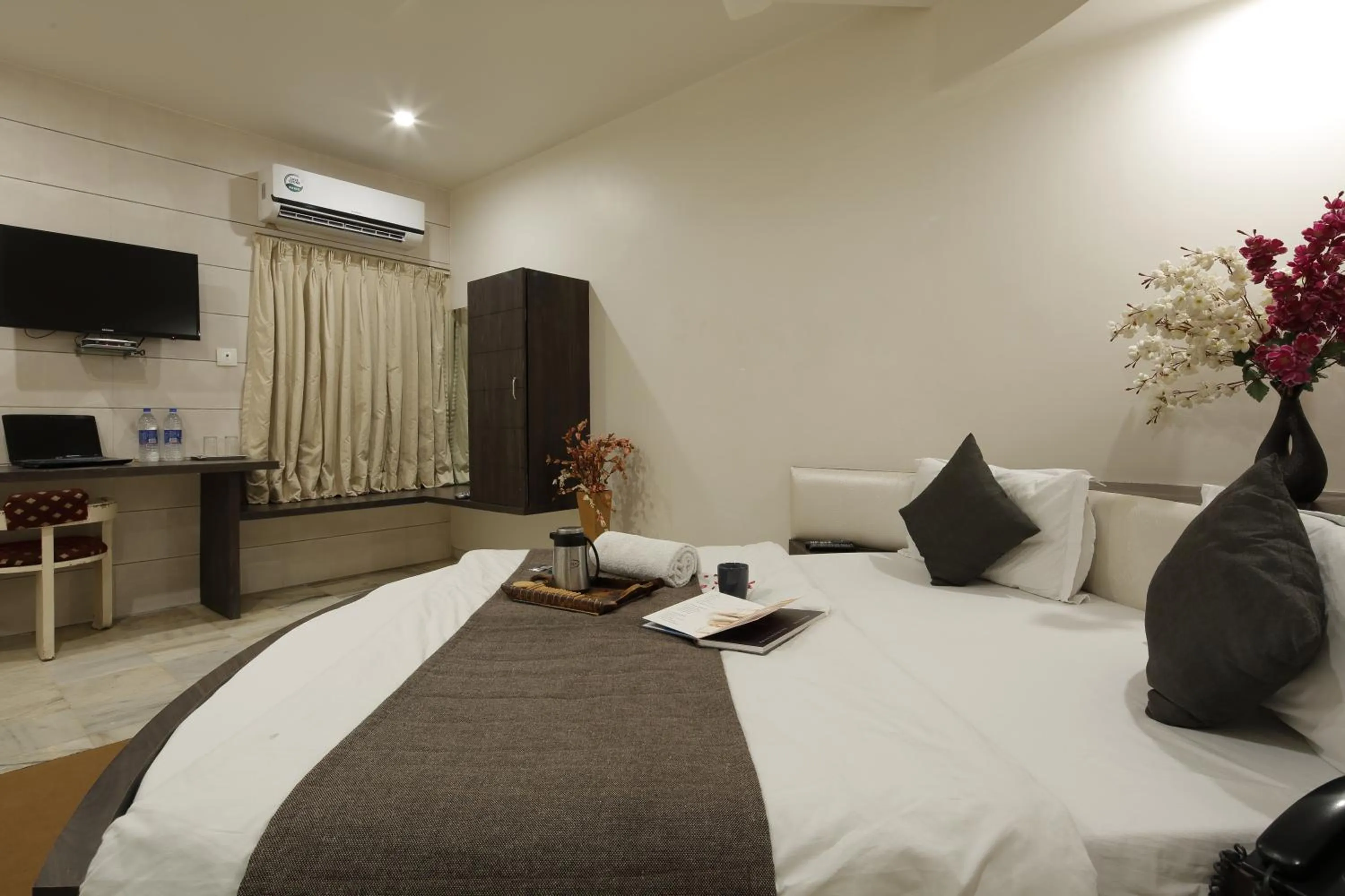 Photo of the whole room, Bed in Hotel Volga