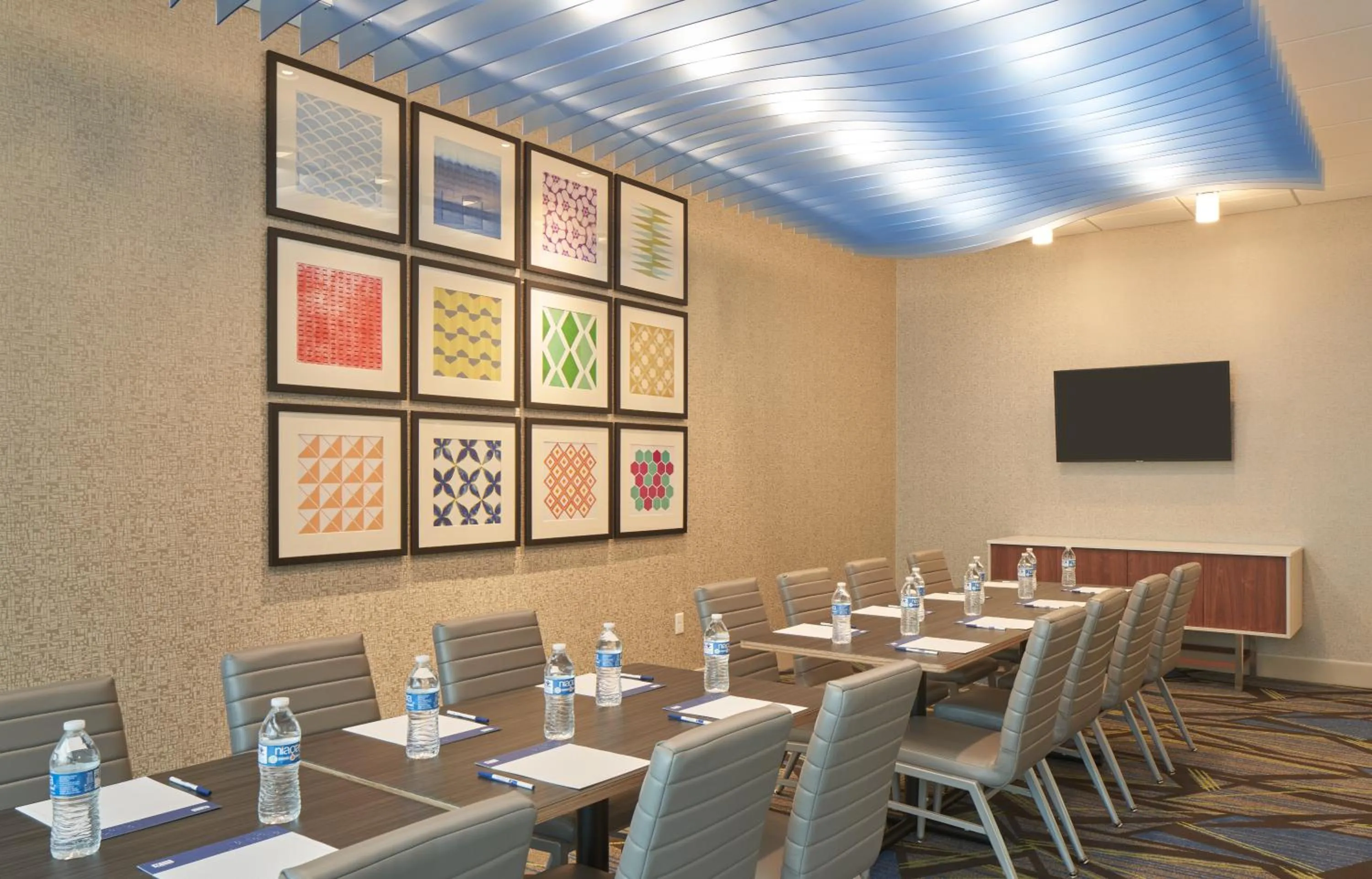Meeting/conference room in Holiday Inn Express Doral Miami by IHG