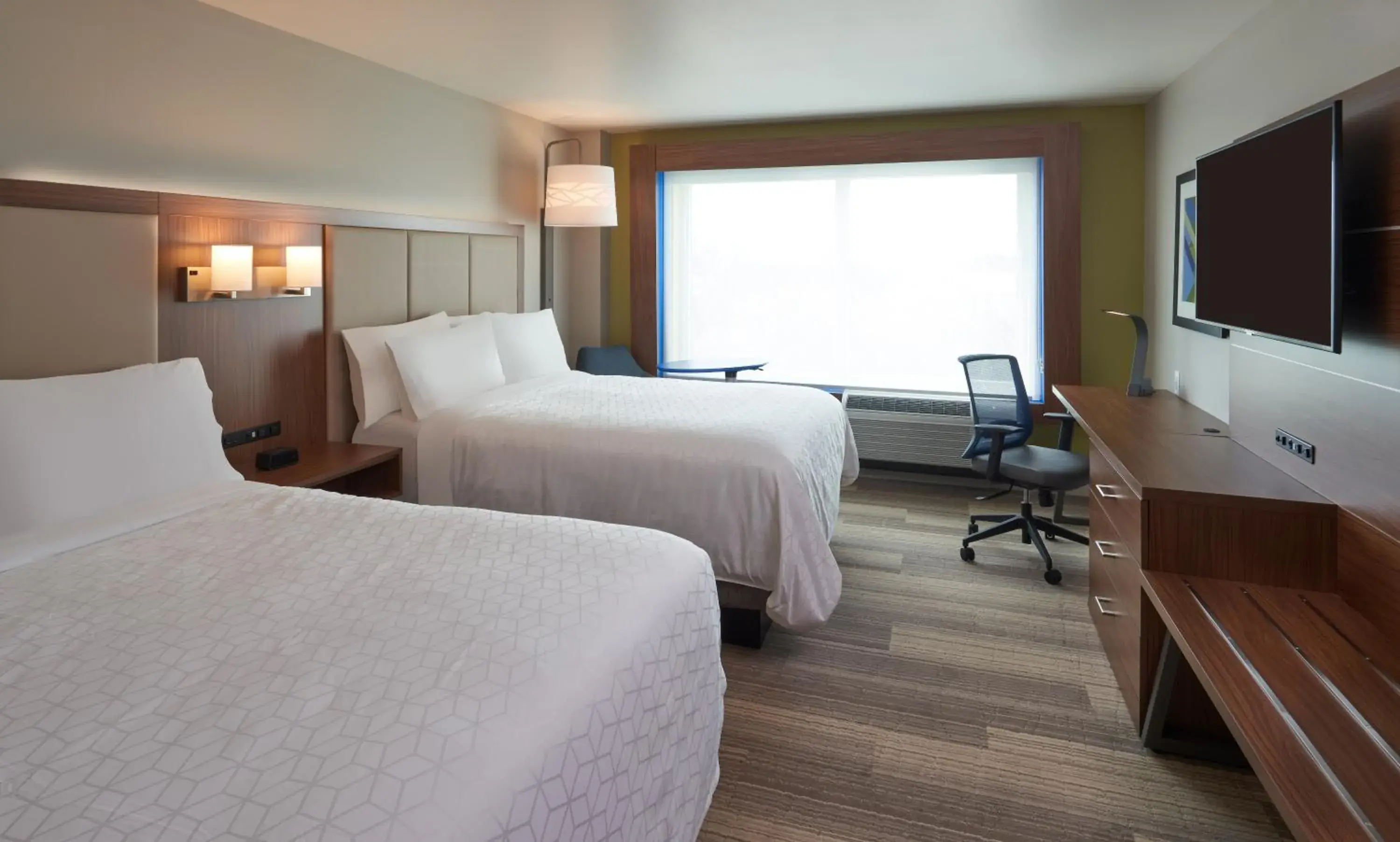 Standard Queen Room with Two Queen Beds in Holiday Inn Express Doral Miami by IHG Standard Queen Room with Two Queen Beds in Holiday Inn Express Doral Miami by IHG
