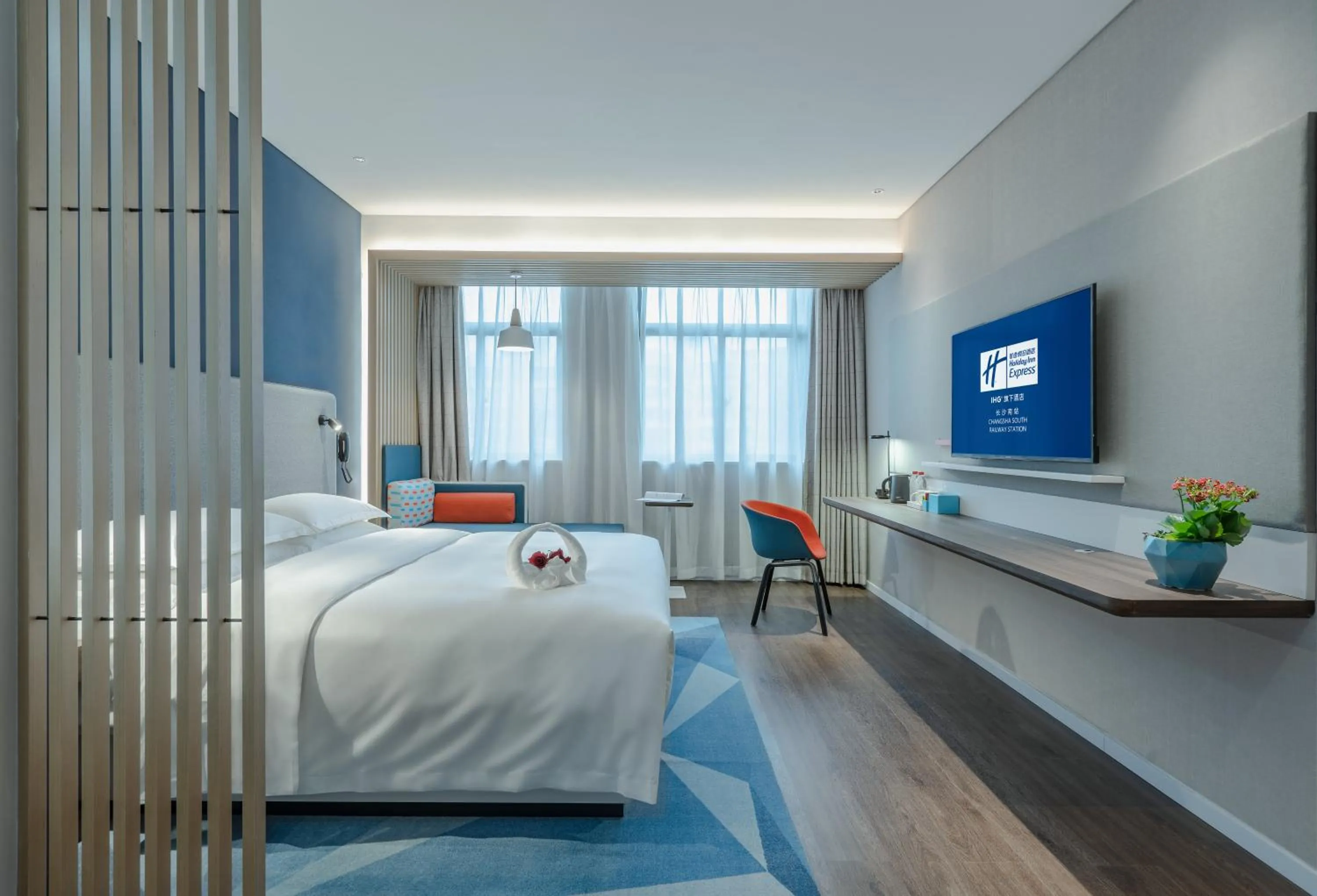 Photo of the whole room, Bed in Holiday Inn Express Changsha South Railway Station by IHG