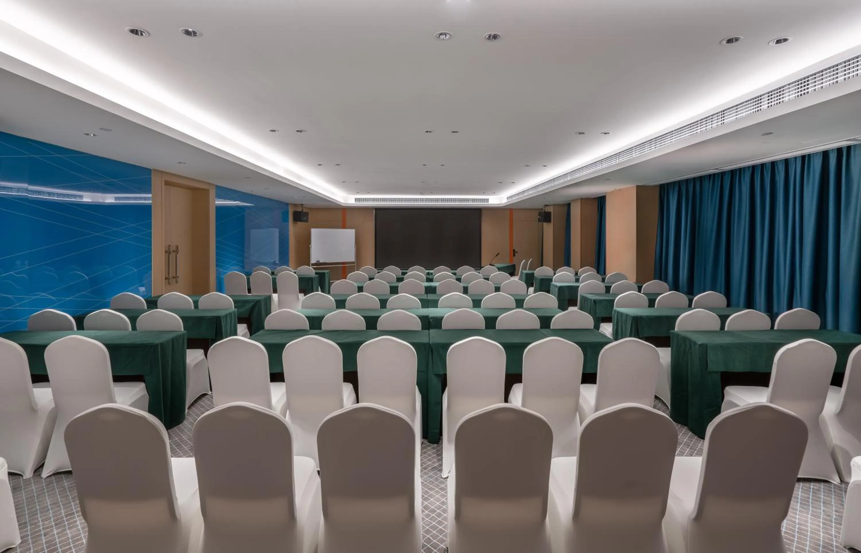 Meeting/conference room in Holiday Inn Express Changsha South Railway Station by IHG