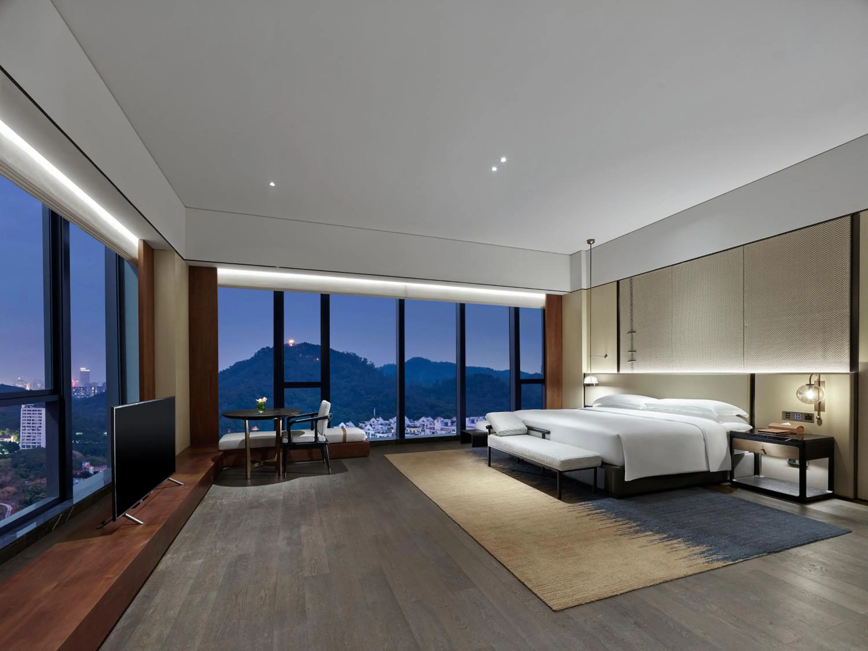Photo of the whole room, Bed in InterContinental Dongguan by IHG