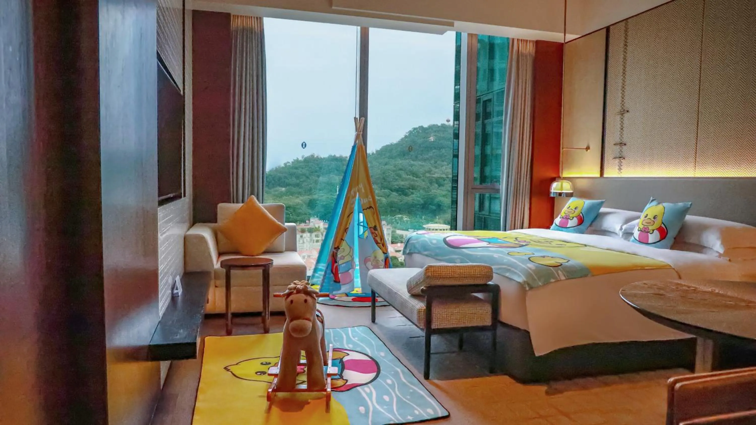 Photo of the whole room, Bed in InterContinental Dongguan by IHG