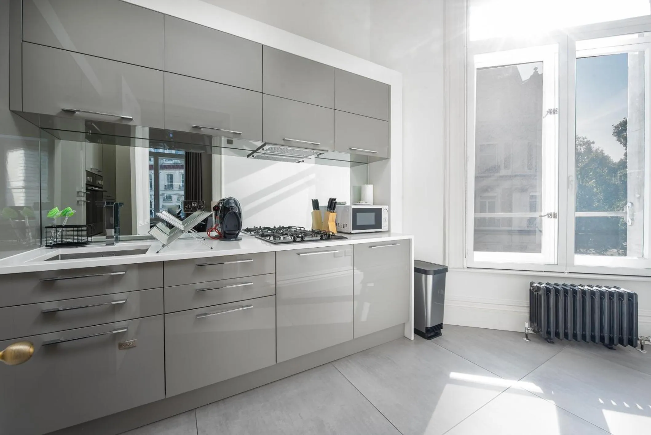 Coffee/tea facilities in Grosvenor Gardens by CAPITAL