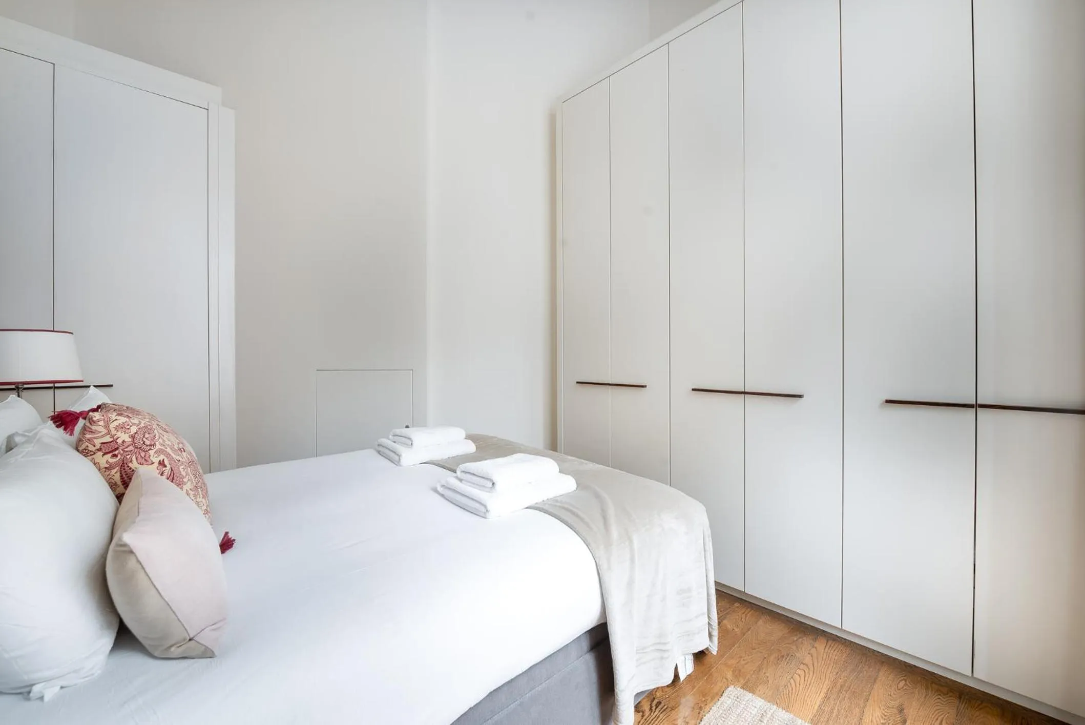 Bed in Grosvenor Gardens by CAPITAL