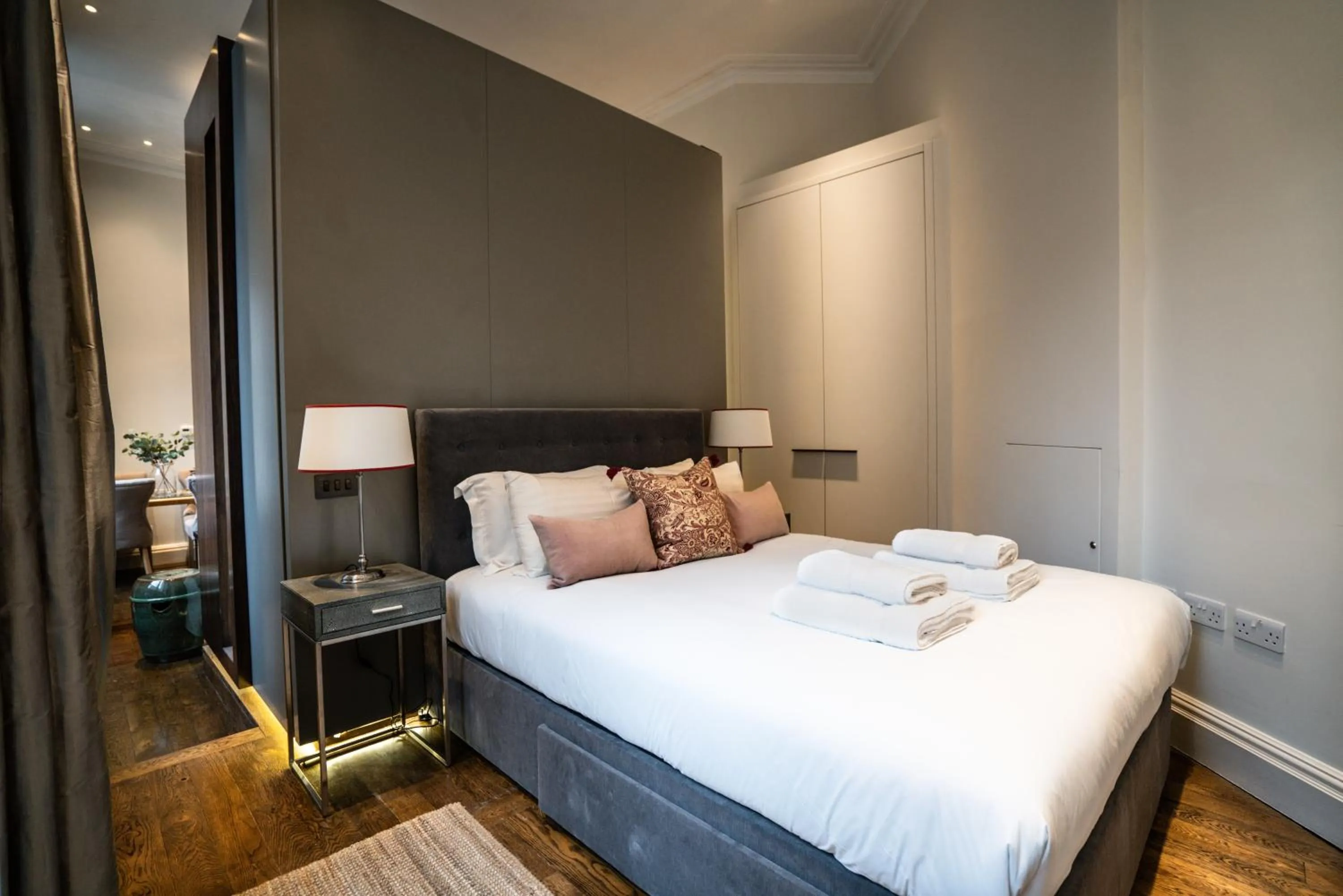 Bed in Grosvenor Gardens by CAPITAL