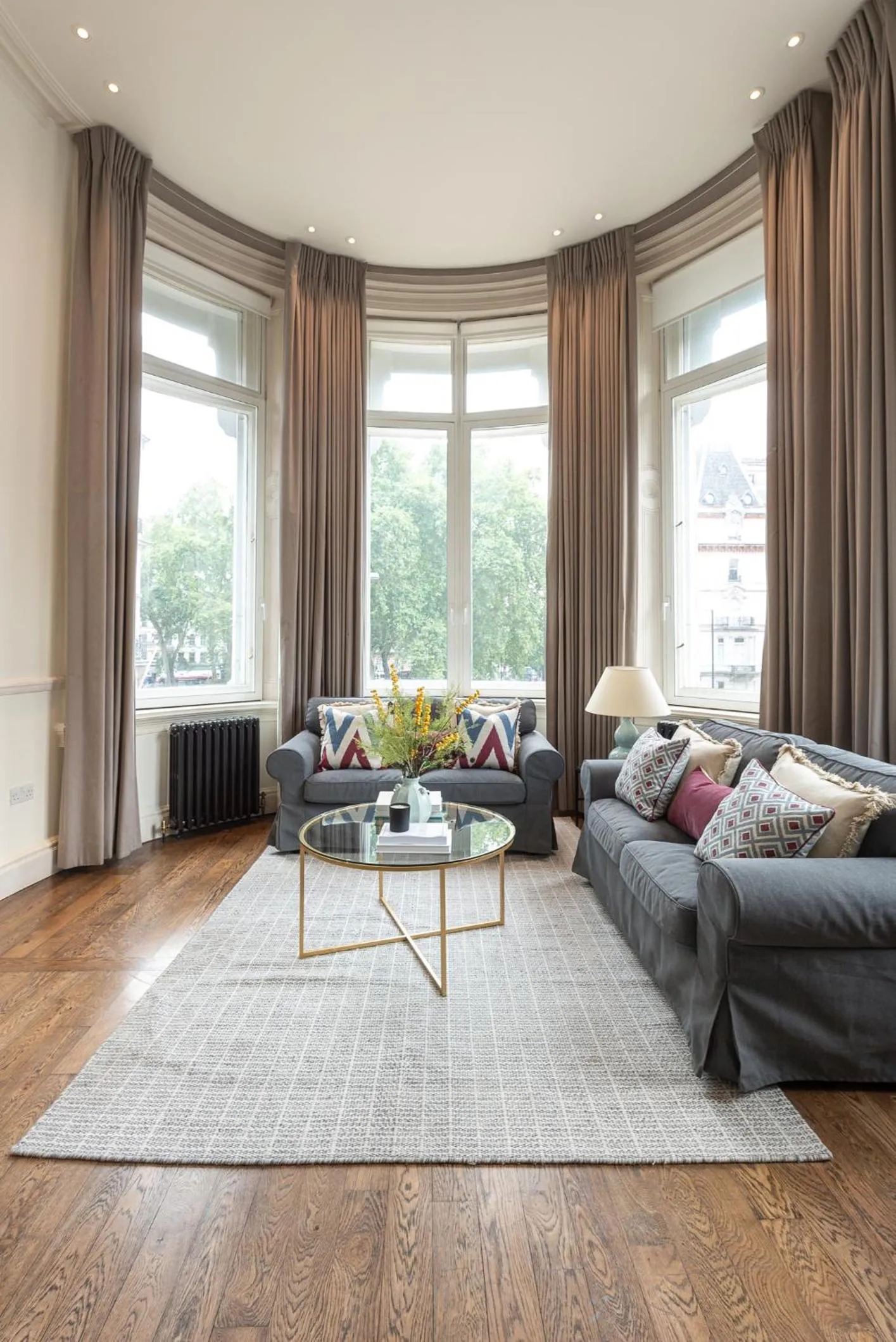 Living room in Grosvenor Gardens by CAPITAL