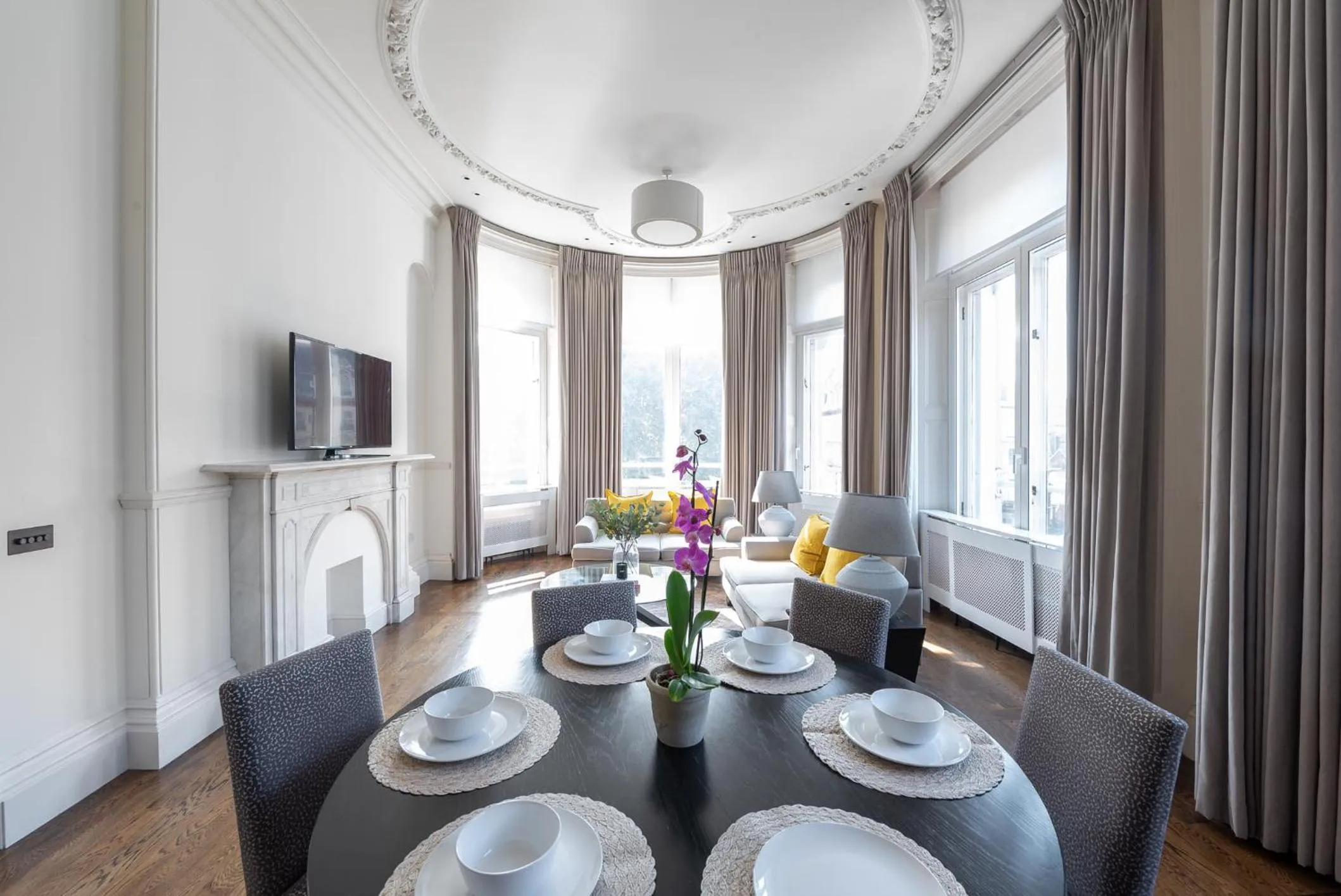 TV and multimedia in Grosvenor Gardens by CAPITAL