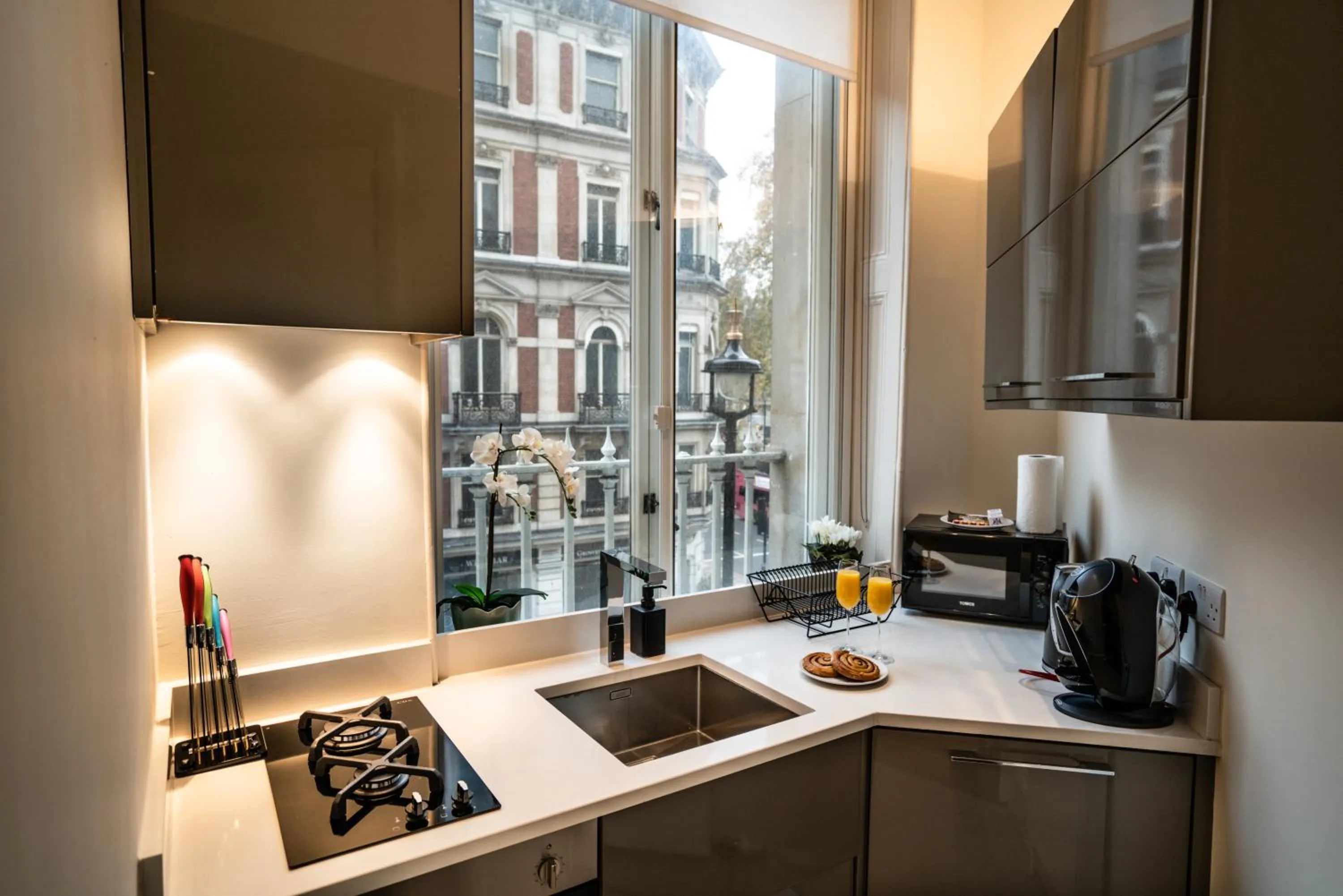 Coffee/tea facilities in Grosvenor Gardens by CAPITAL