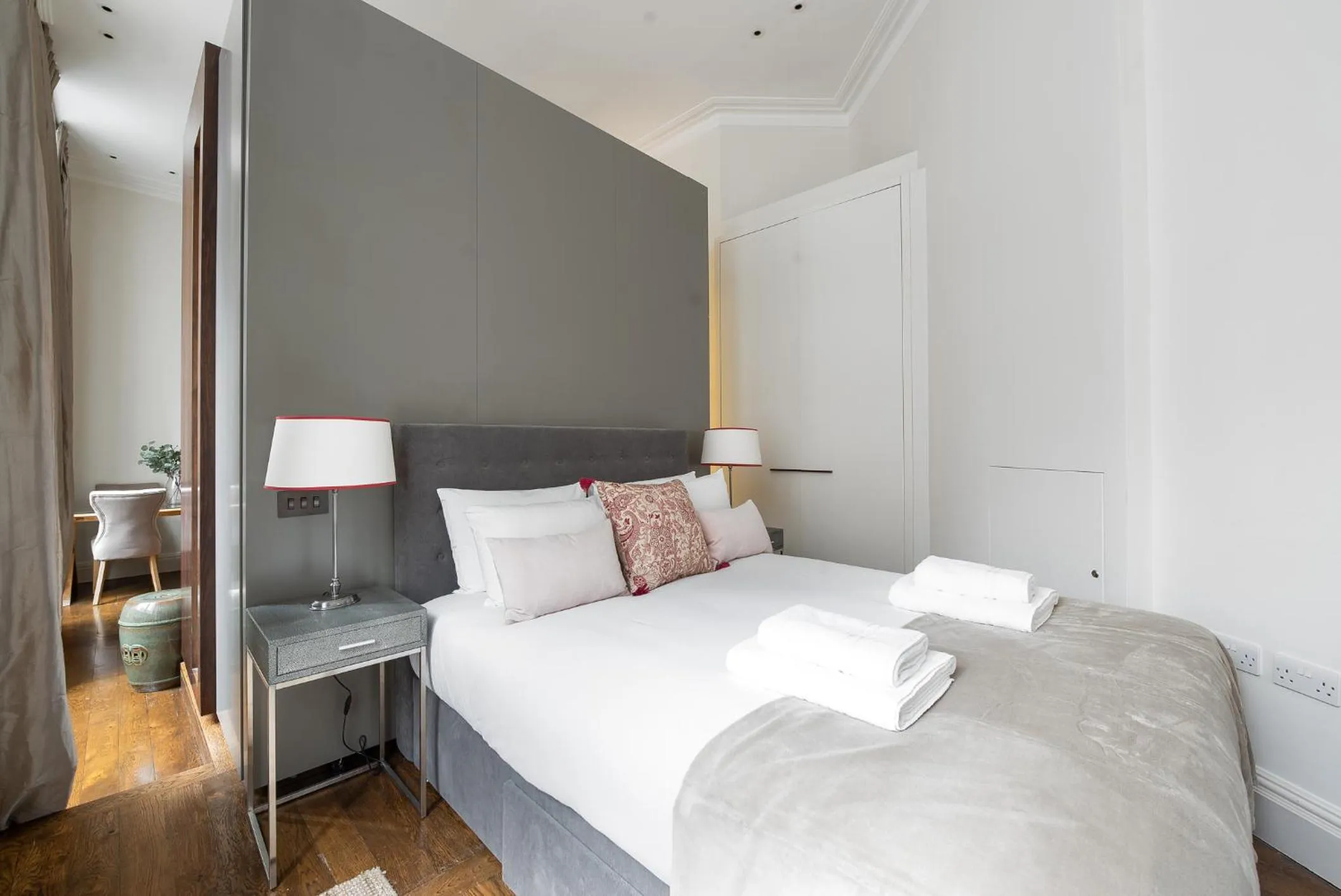 Bed in Grosvenor Gardens by CAPITAL