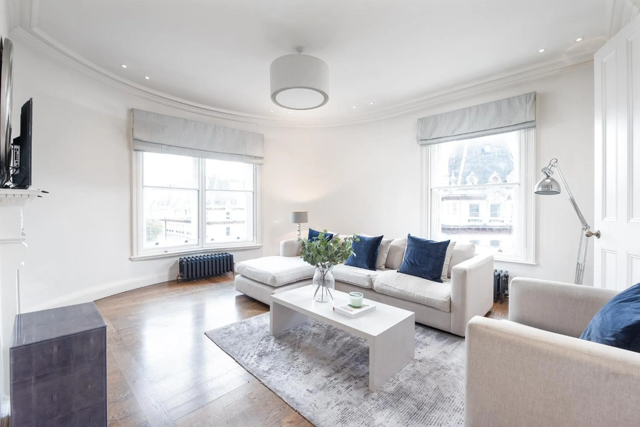 Living room in Grosvenor Gardens by CAPITAL